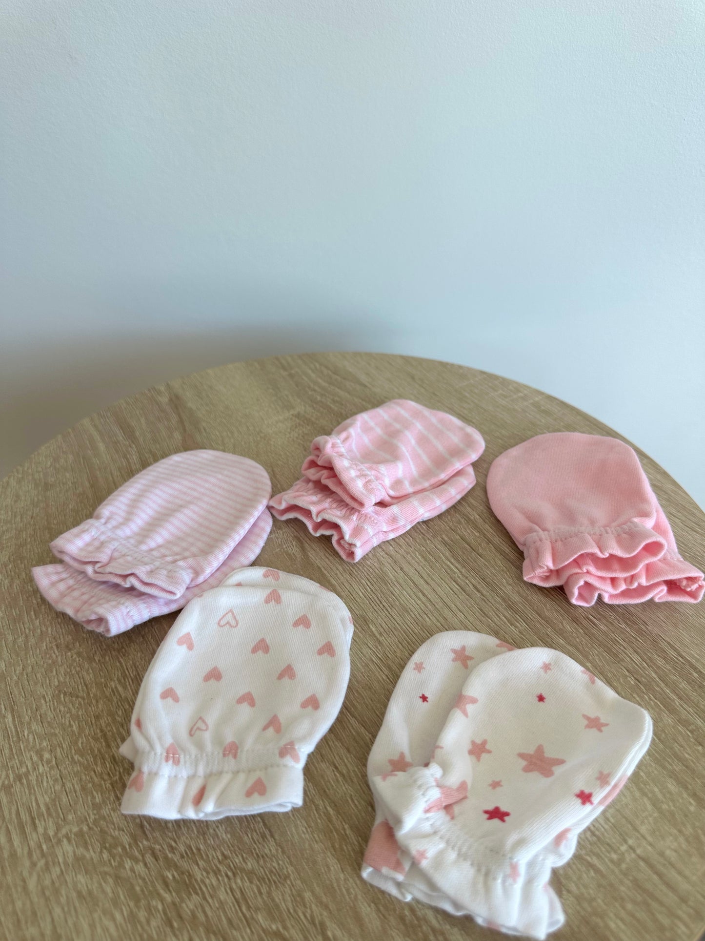 Set of 5 Mittens / 0-3m