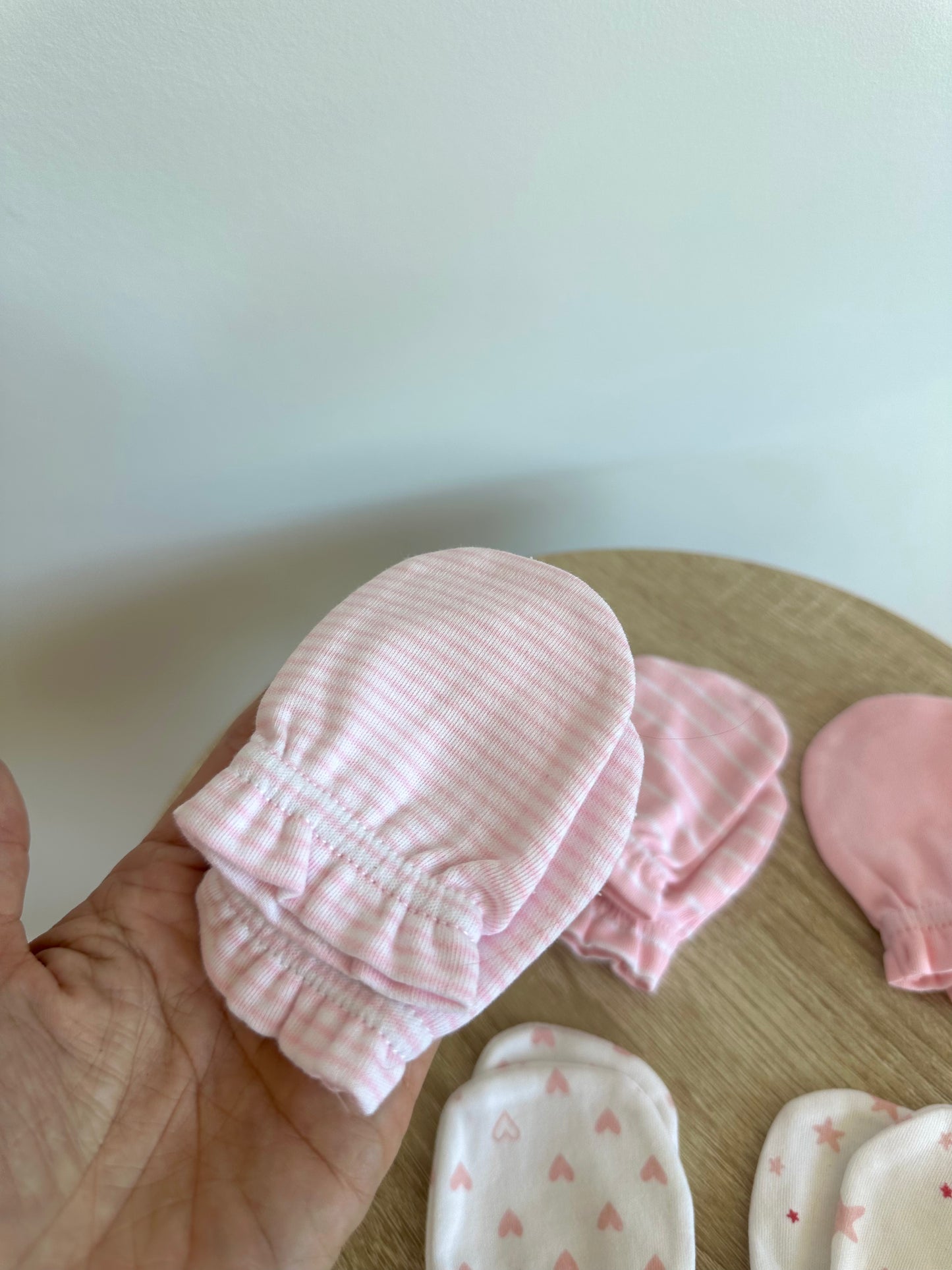 Set of 5 Mittens / 0-3m