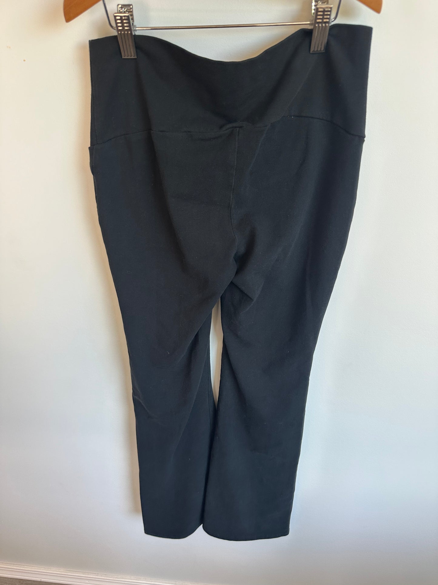 Thyme Black Slight Flare Leggings / XS