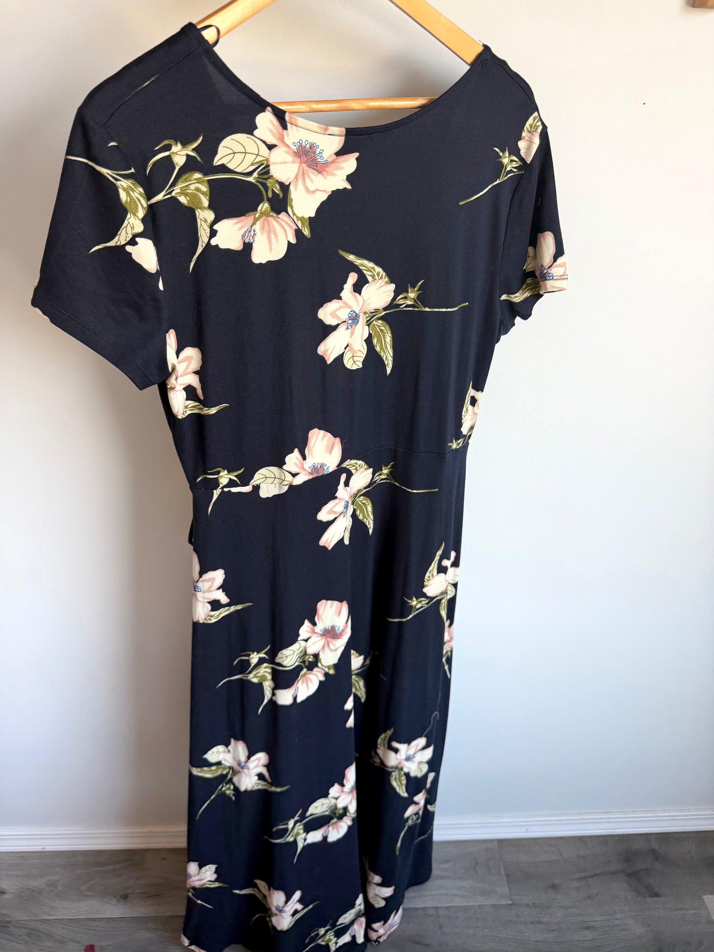 Wrap Navy Floral Dress / Large