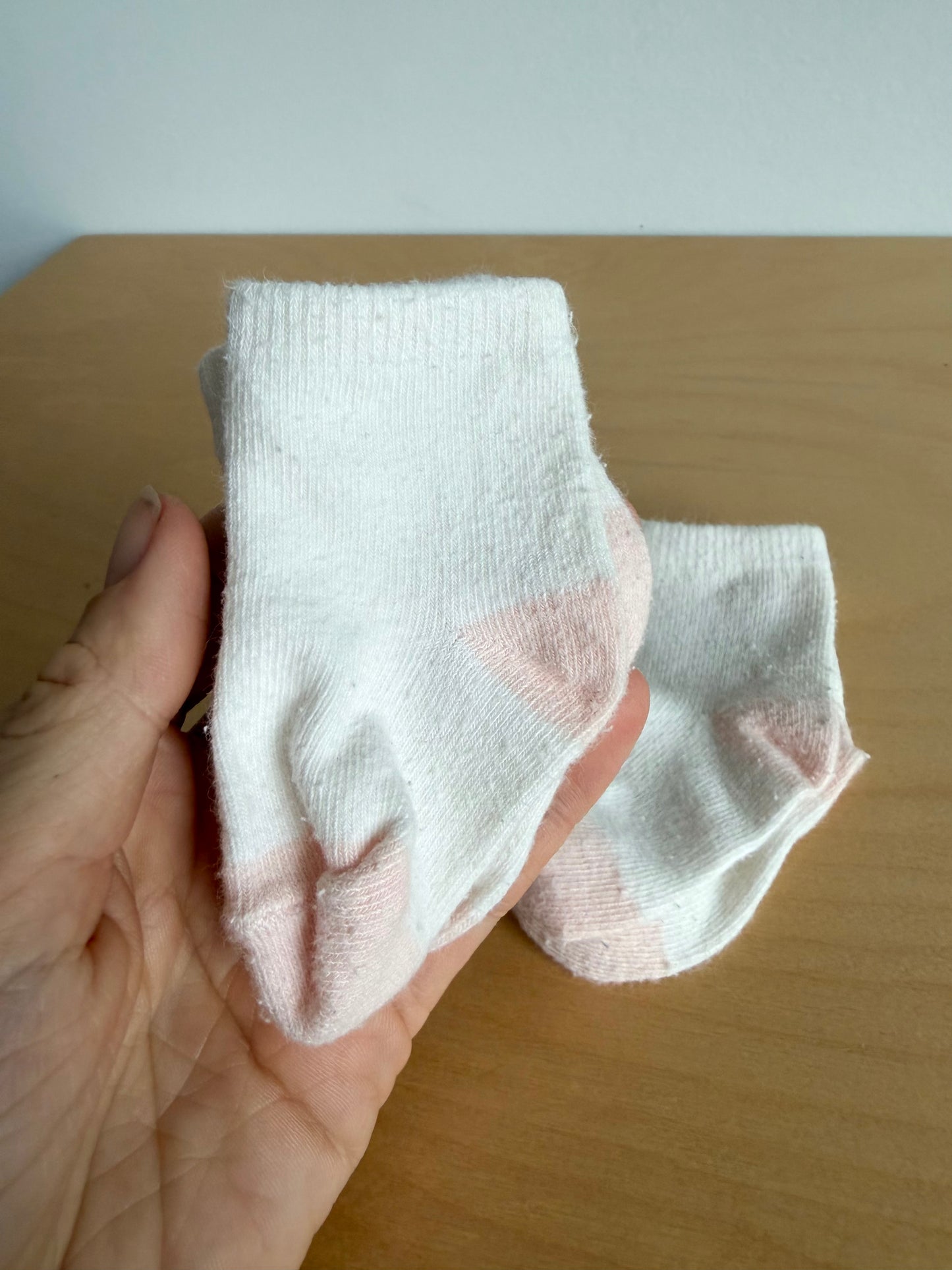 Cream with Pink Heel Socks (2) / 0-3m