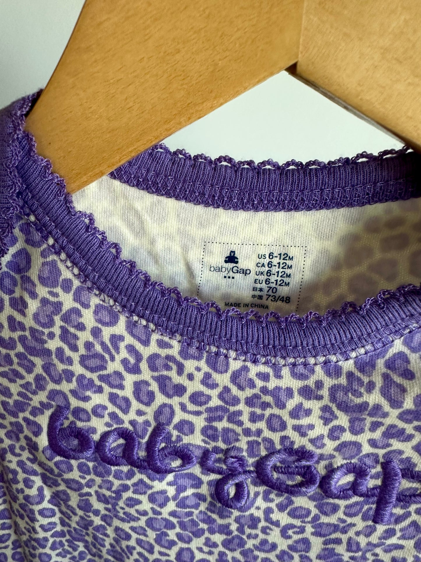 Baby Gap Purple Animal Print Bodysuit / 6-12m