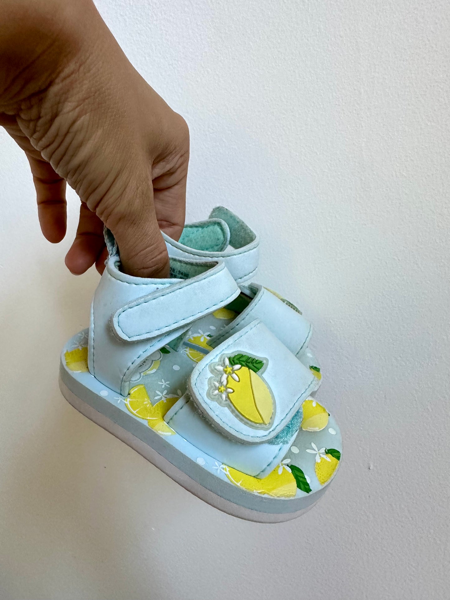 Lemon Velcro Sandals / Size 3 Toddler