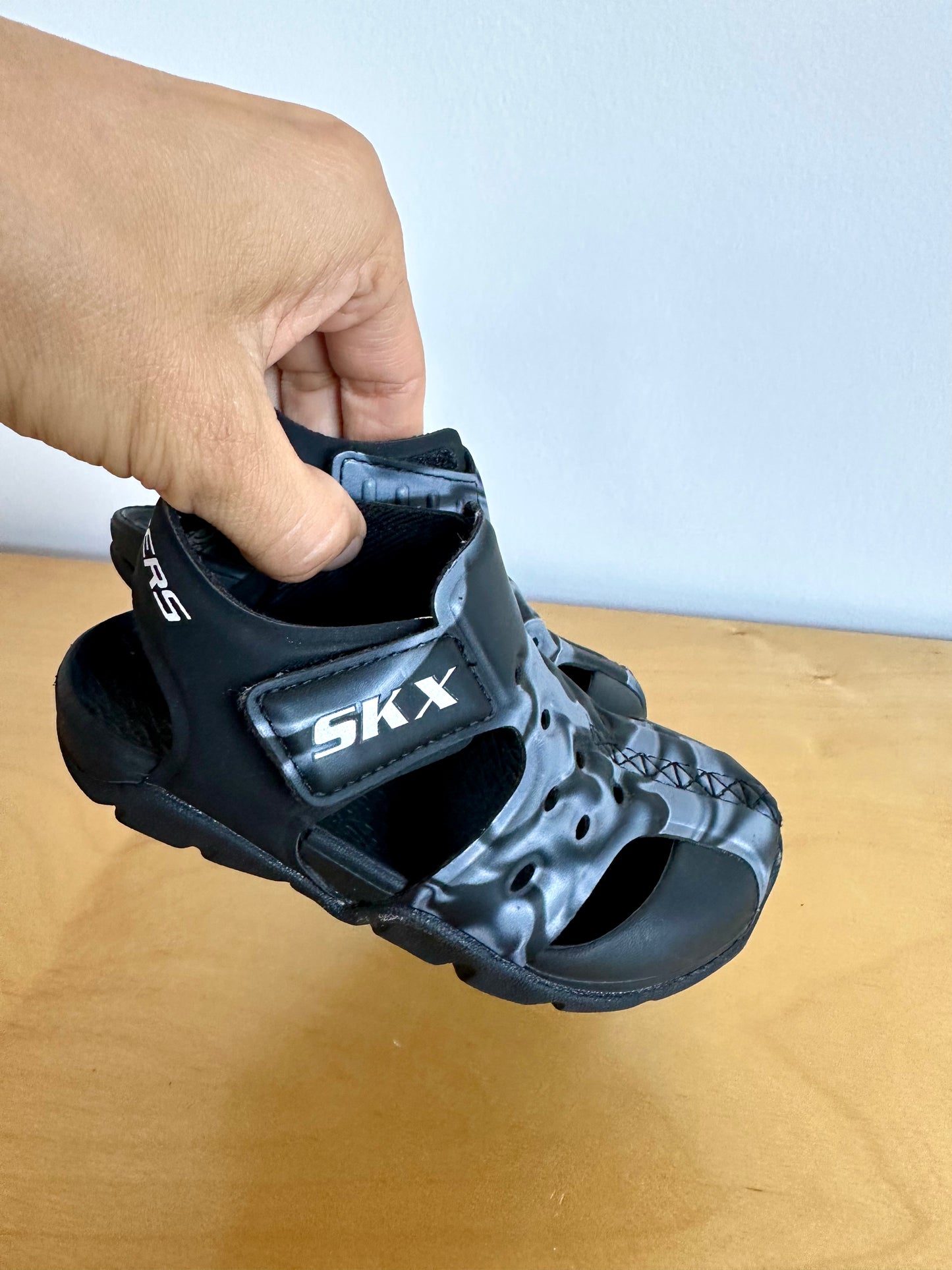 Skechers Strap Sandals / Size 7 Toddler