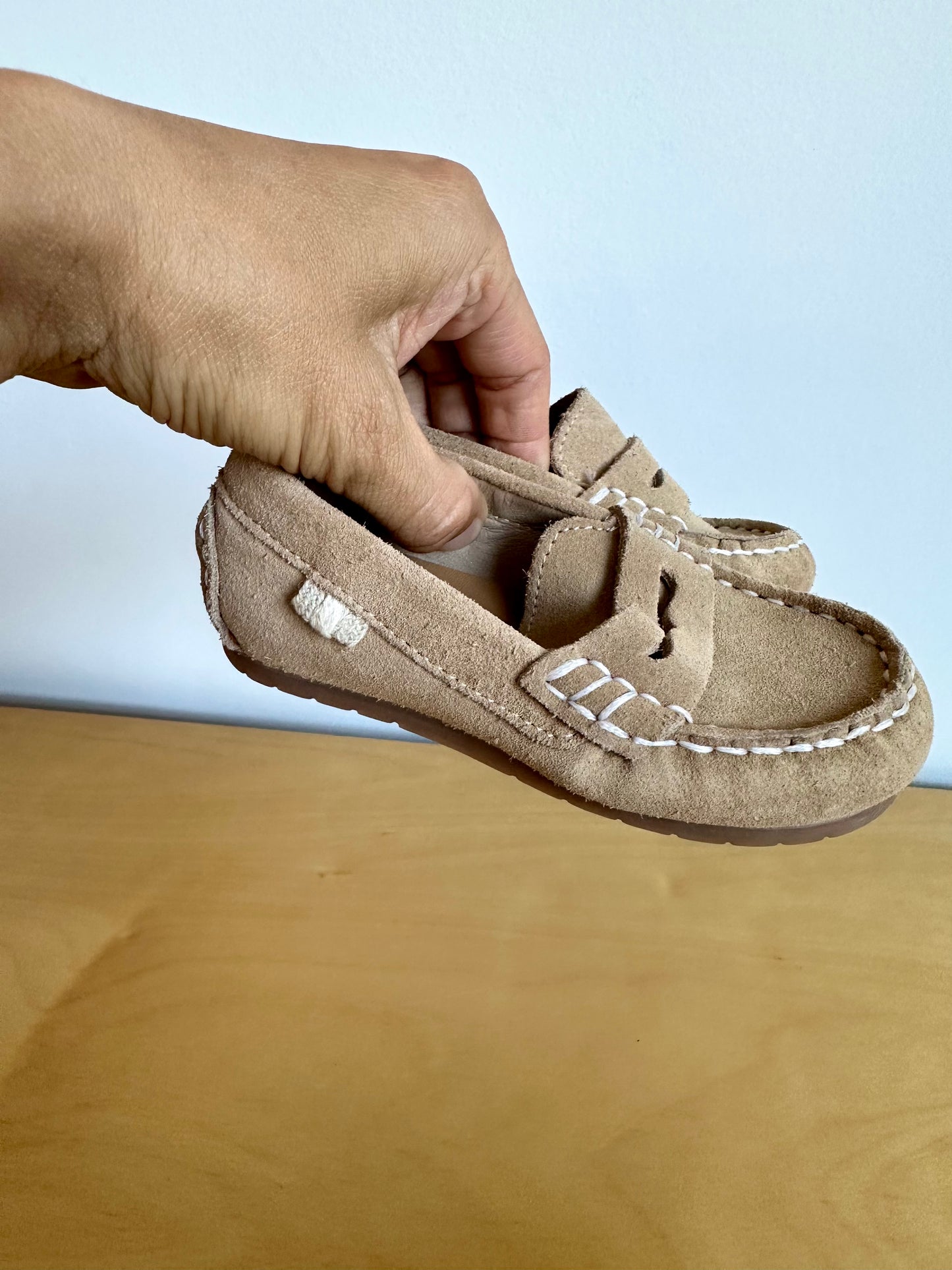 Tan Slide On Loafer Shoes / Size 6 Toddler
