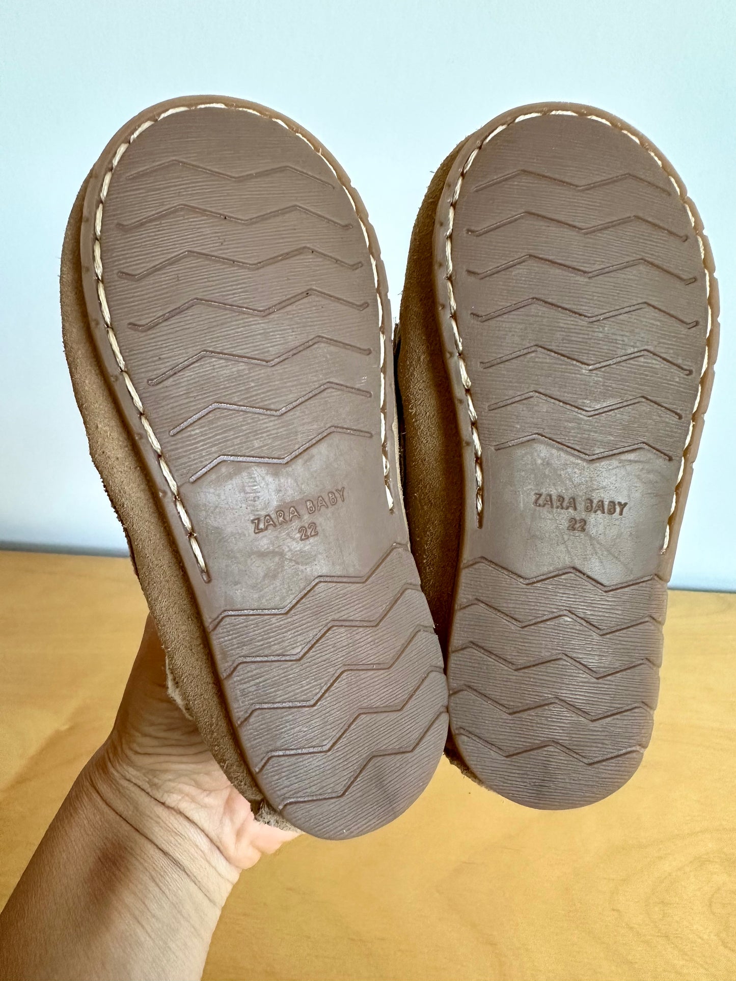Tan Slide On Loafer Shoes / Size 6 Toddler