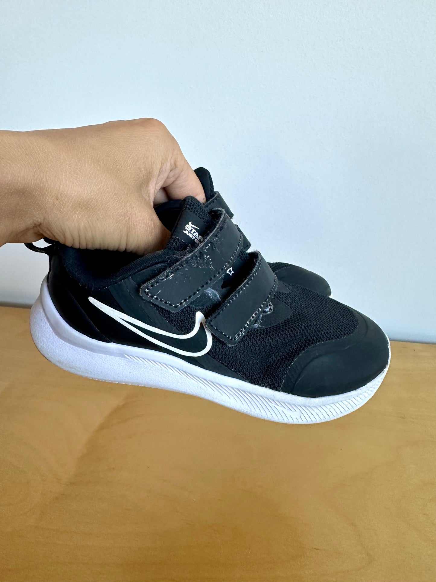 Nike Black Velcro Running Shoes / Size 9 Toddler