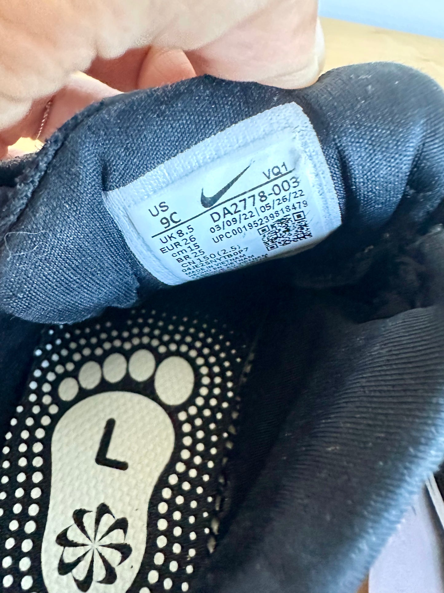 Nike Black Velcro Running Shoes / Size 9 Toddler