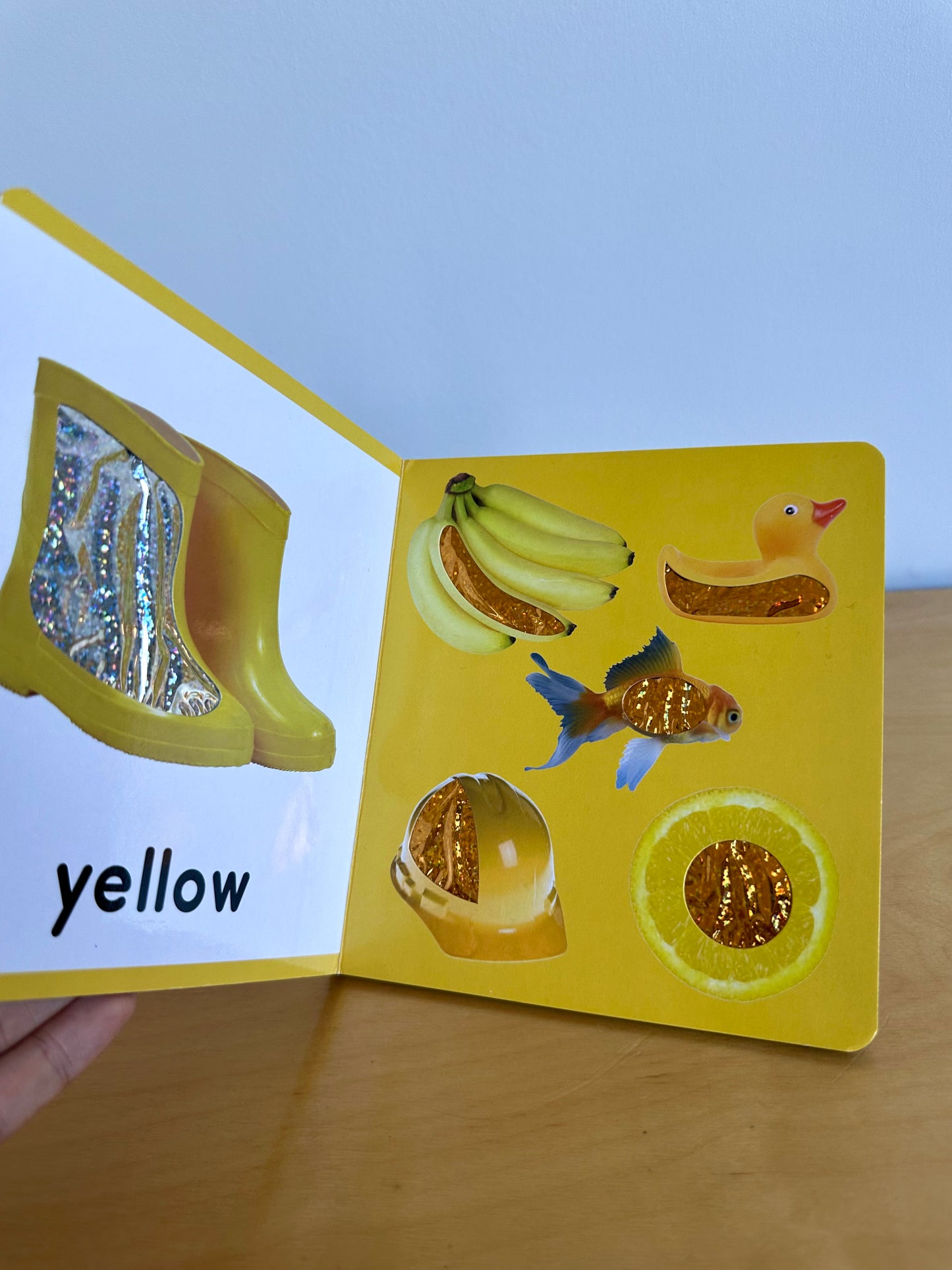 Colours Canadian Glitter Book / 0-2 years