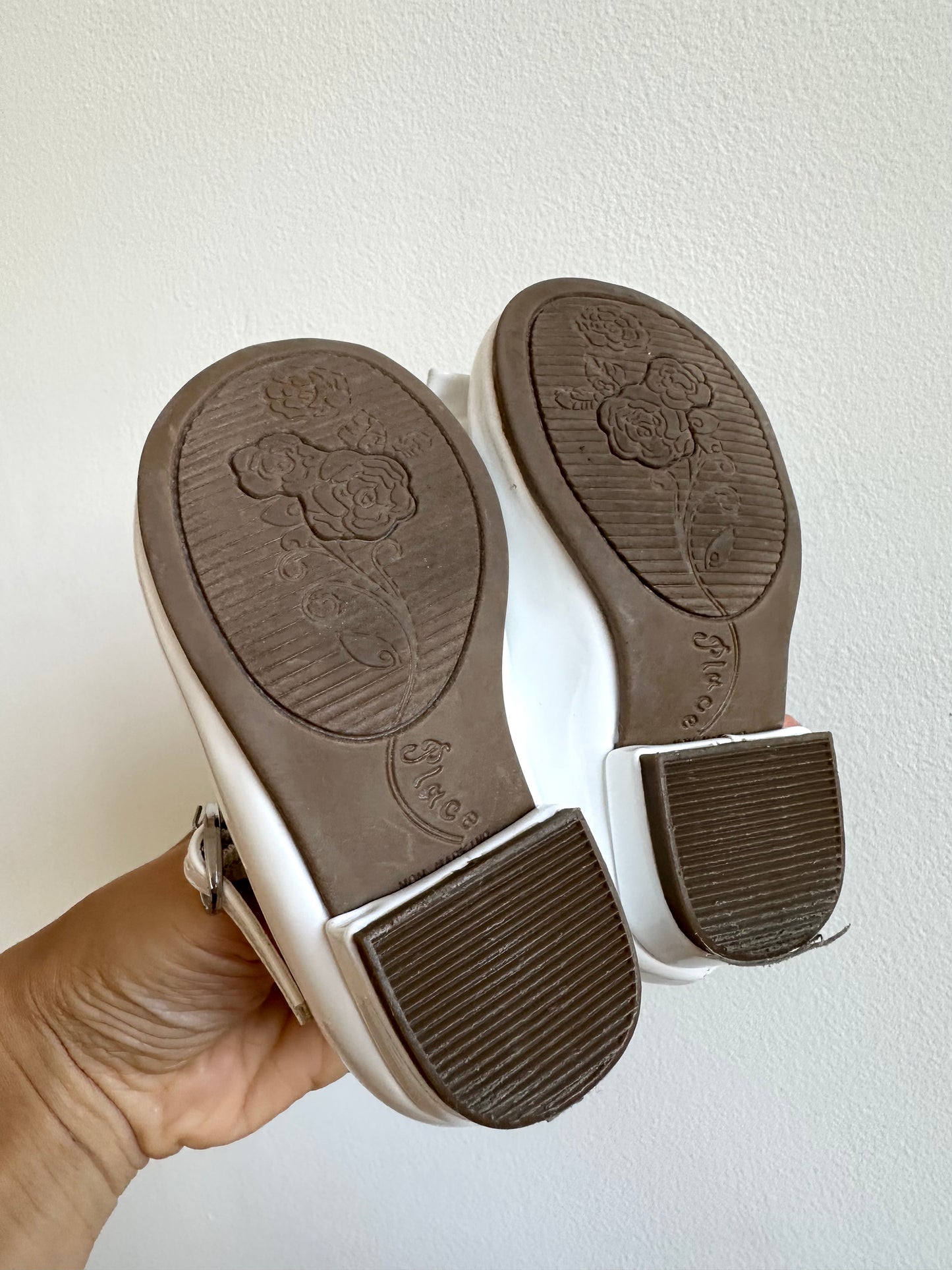 White Low Heel Shoe / Size 4 Toddler