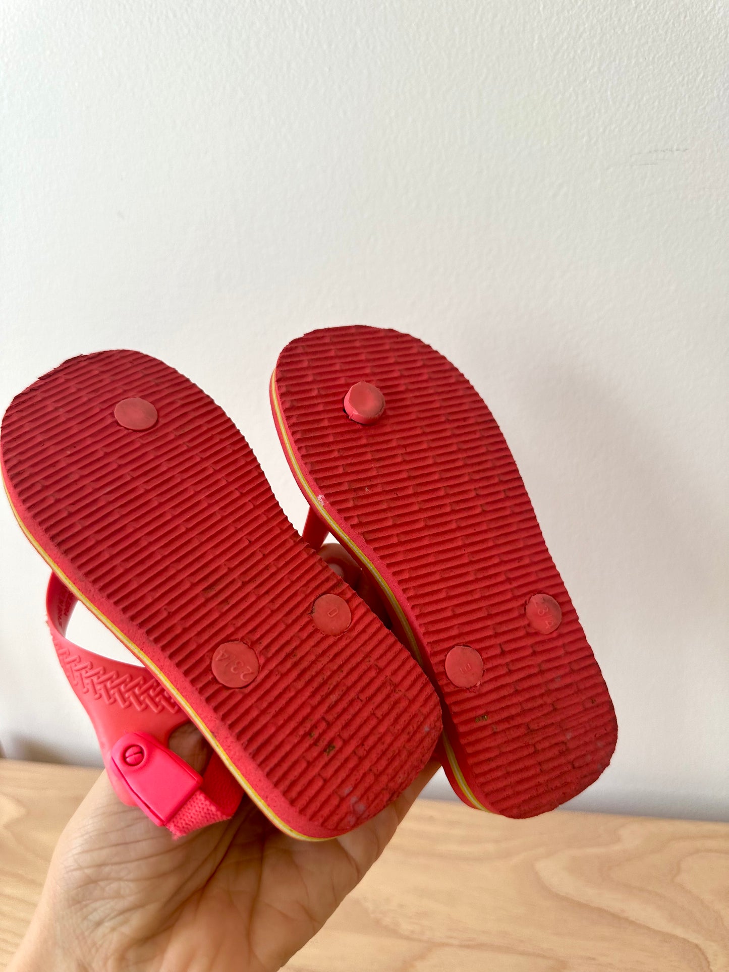 Pink Havaianas Sandals/ Size 7 Toddler