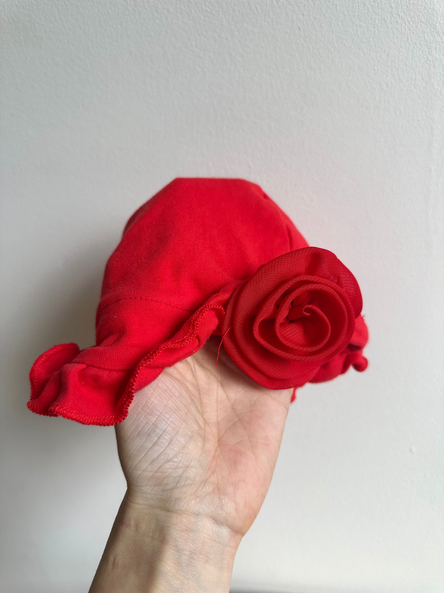 Red Rose Hat / 3-9m?