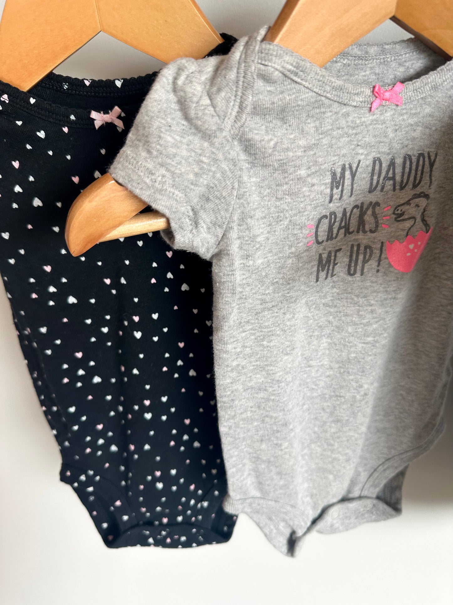 3 Bodysuits (Hearts, Dino, Stars) / 6m