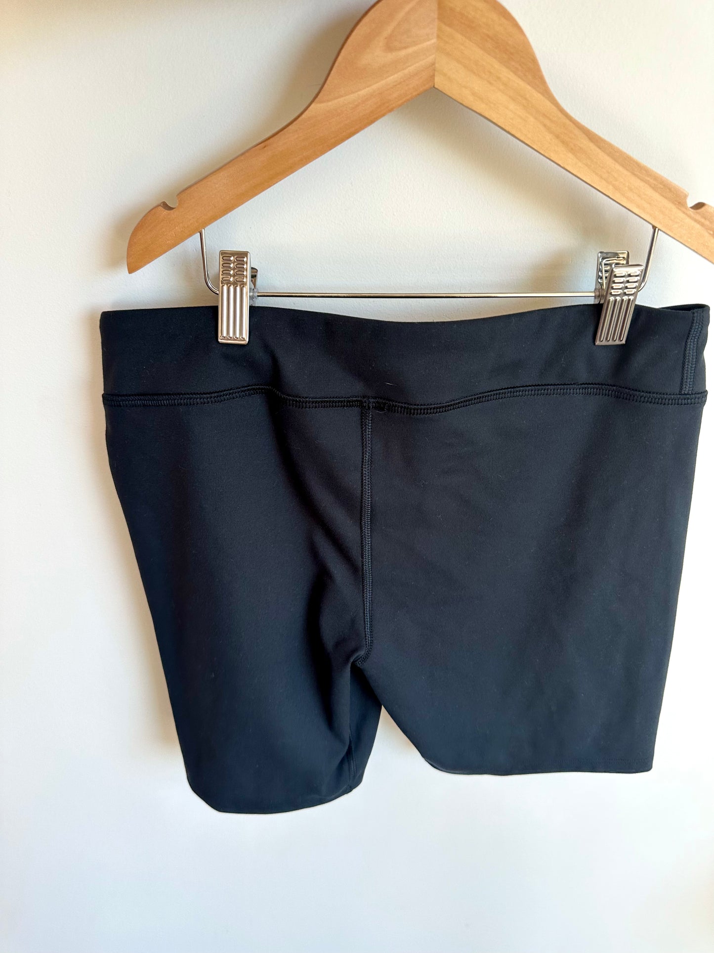 Under Armour Black Fitted Biker Shorts / (YLG) 14-16 years