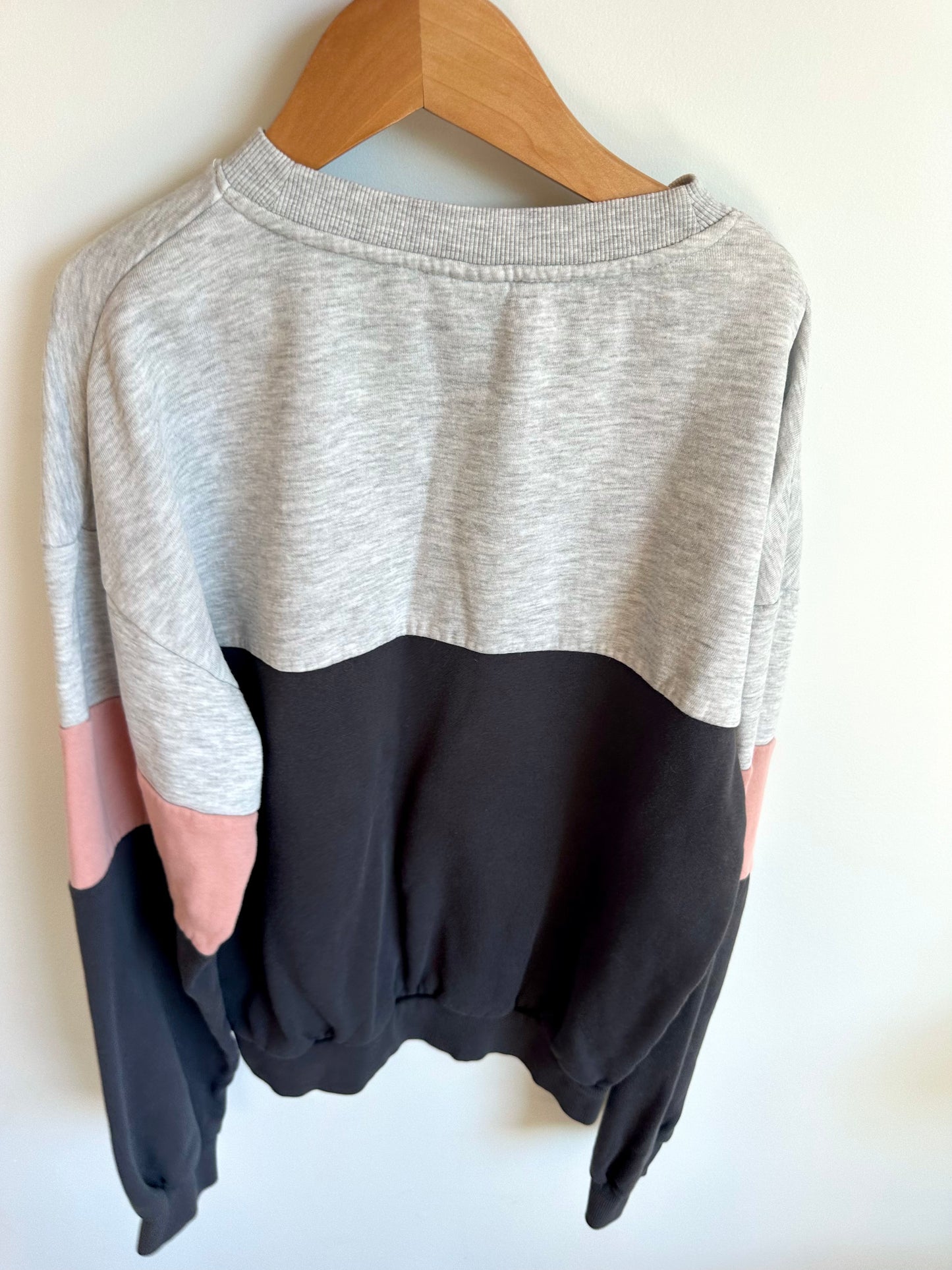 H&M Colour Block Crewneck / 10-12 years