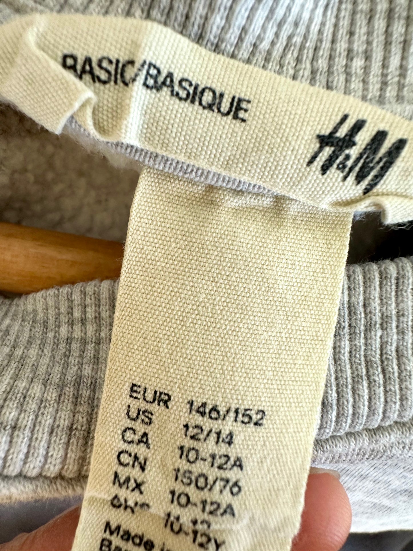 H&M Colour Block Crewneck / 10-12 years