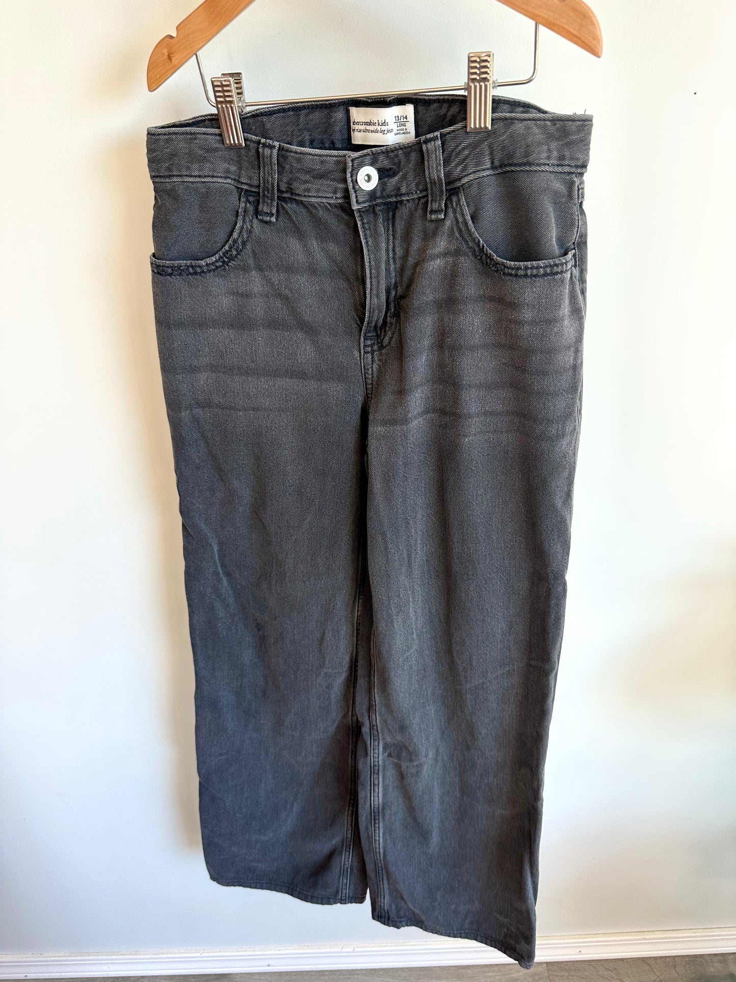Abercrombie High Rise Wide Jeans / 13-14 years