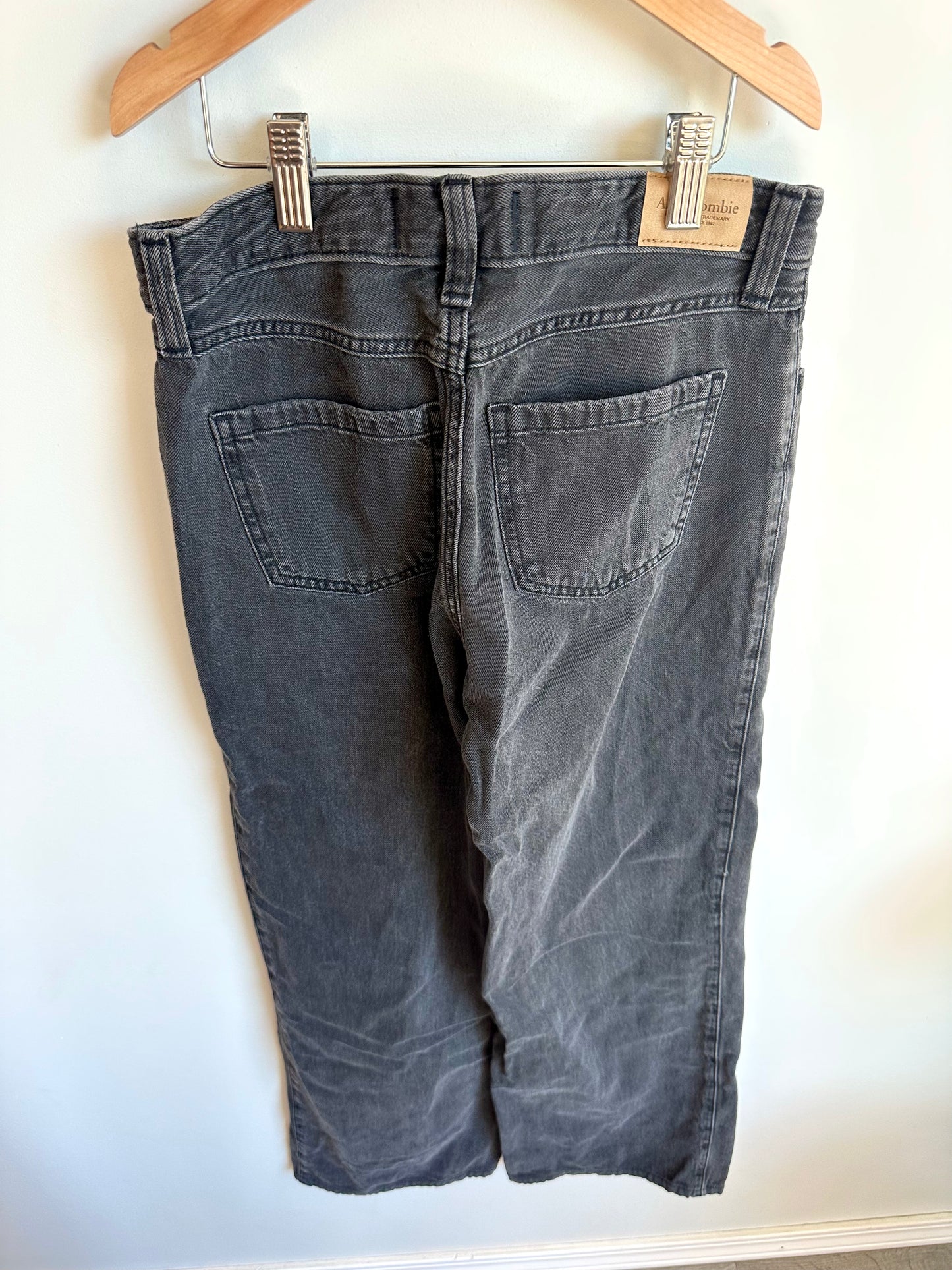 Abercrombie High Rise Wide Jeans / 13-14 years