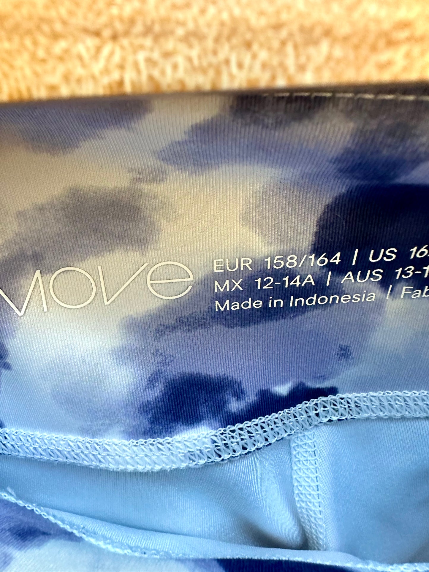 H&M Colour Swirl Move Shorts / 12-14 years