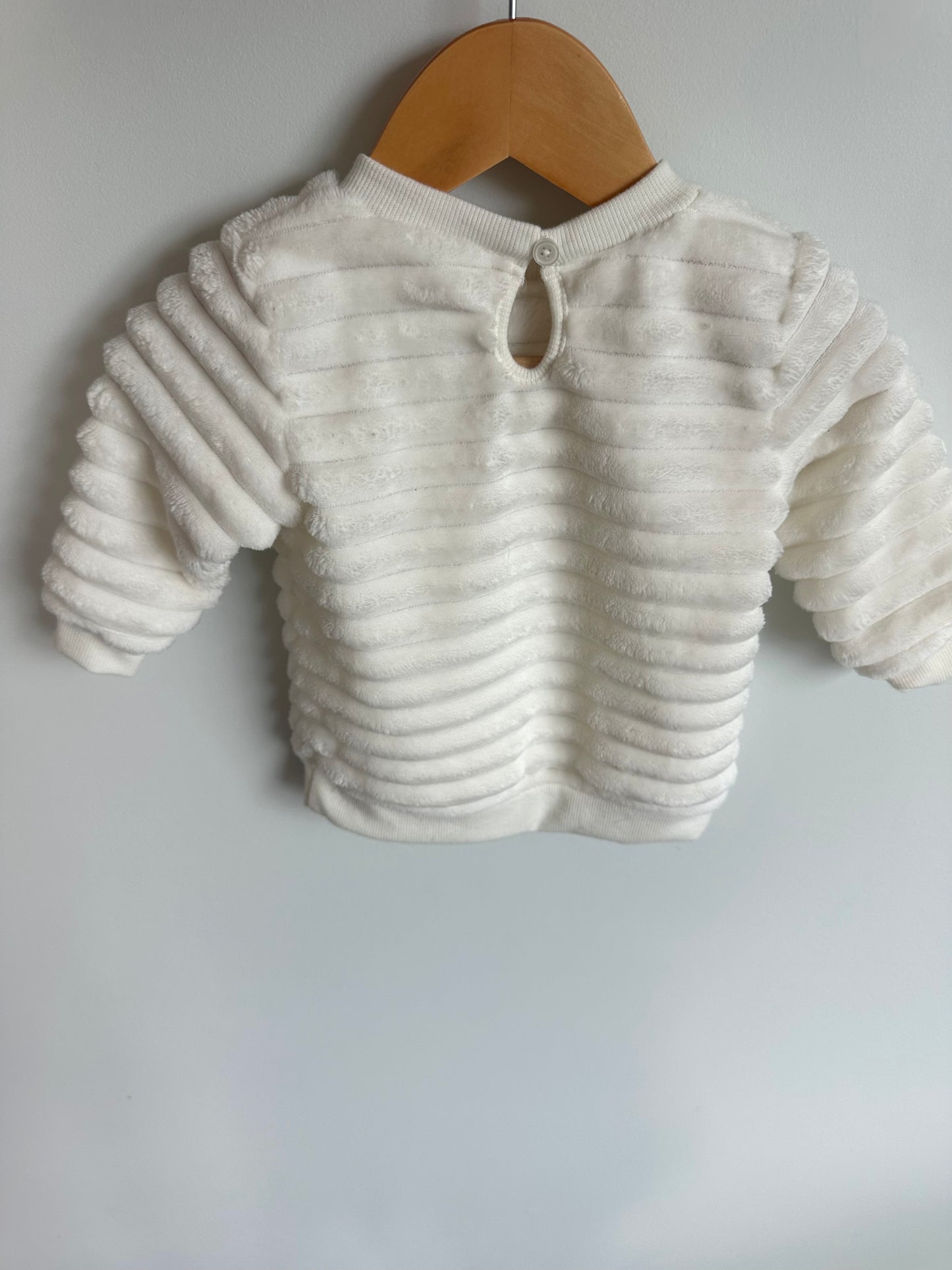 White Fuzzy Sweater / 3-6m