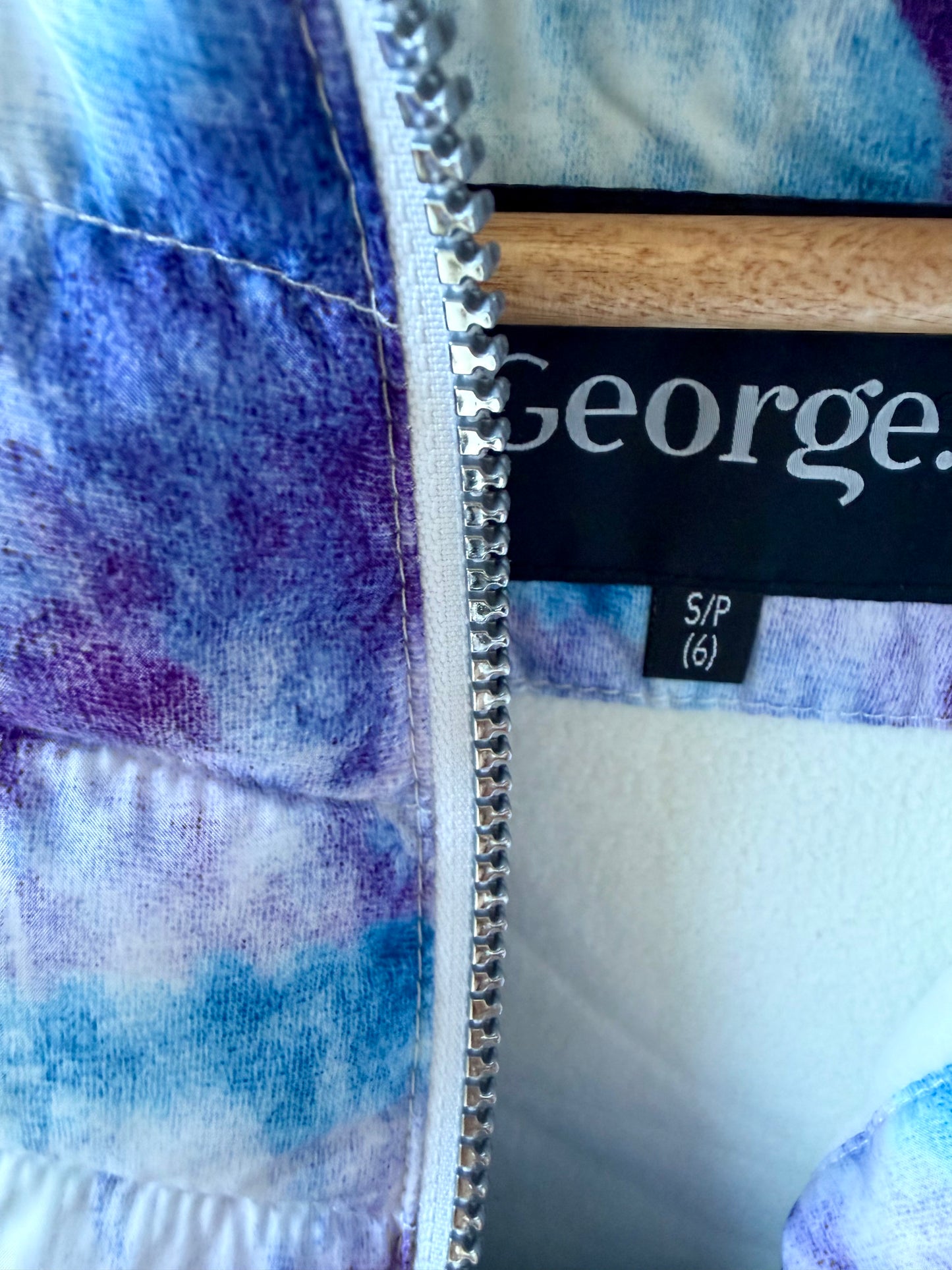 Puffy Tie Dye Hood Jacket (With tags) / 6 years (No Shipping)