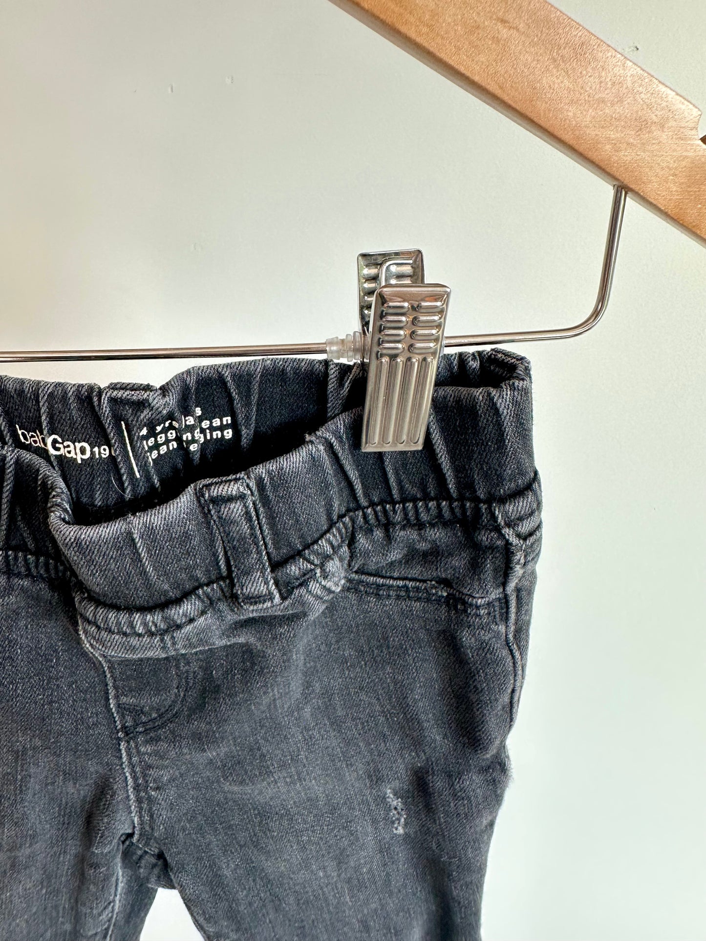 Gap Distressed Black Jeans with Elastic Waist / 4T