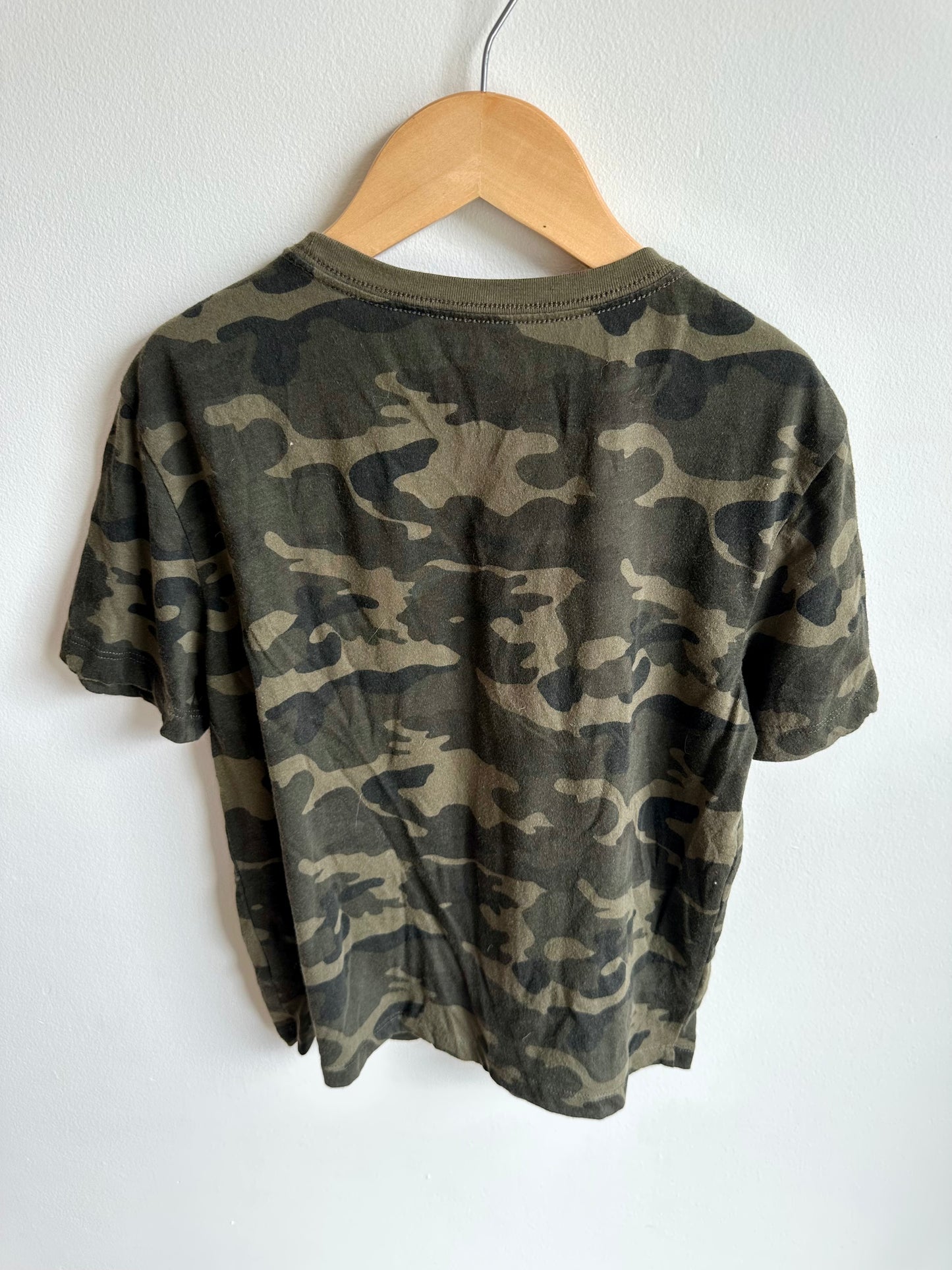 Green Camo T-shirt / 8 years