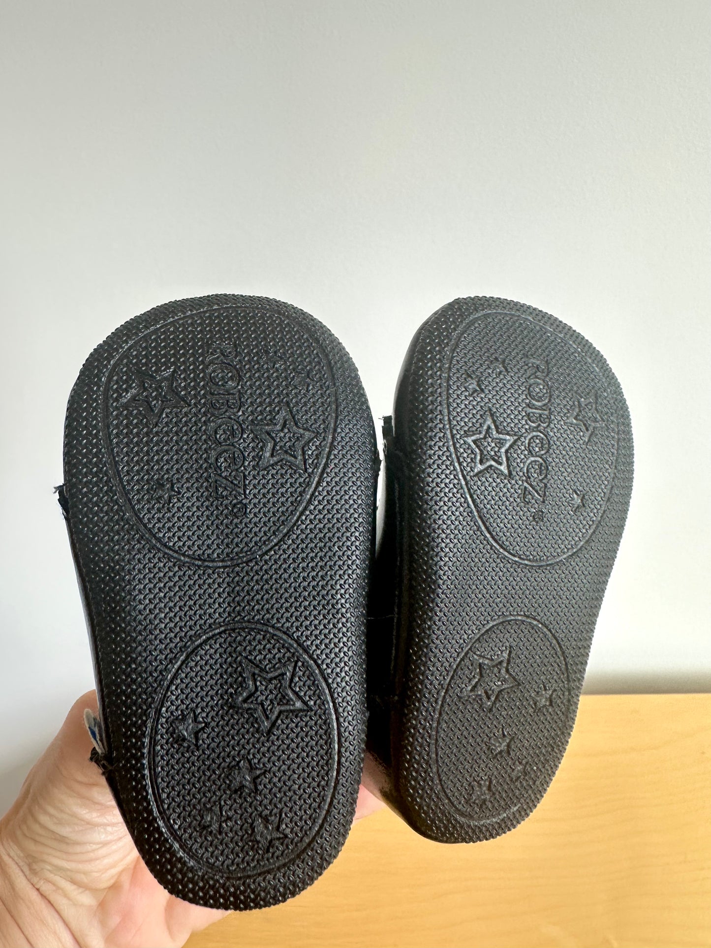 Robeez Leather Slip On Black Sandal / 3-6m
