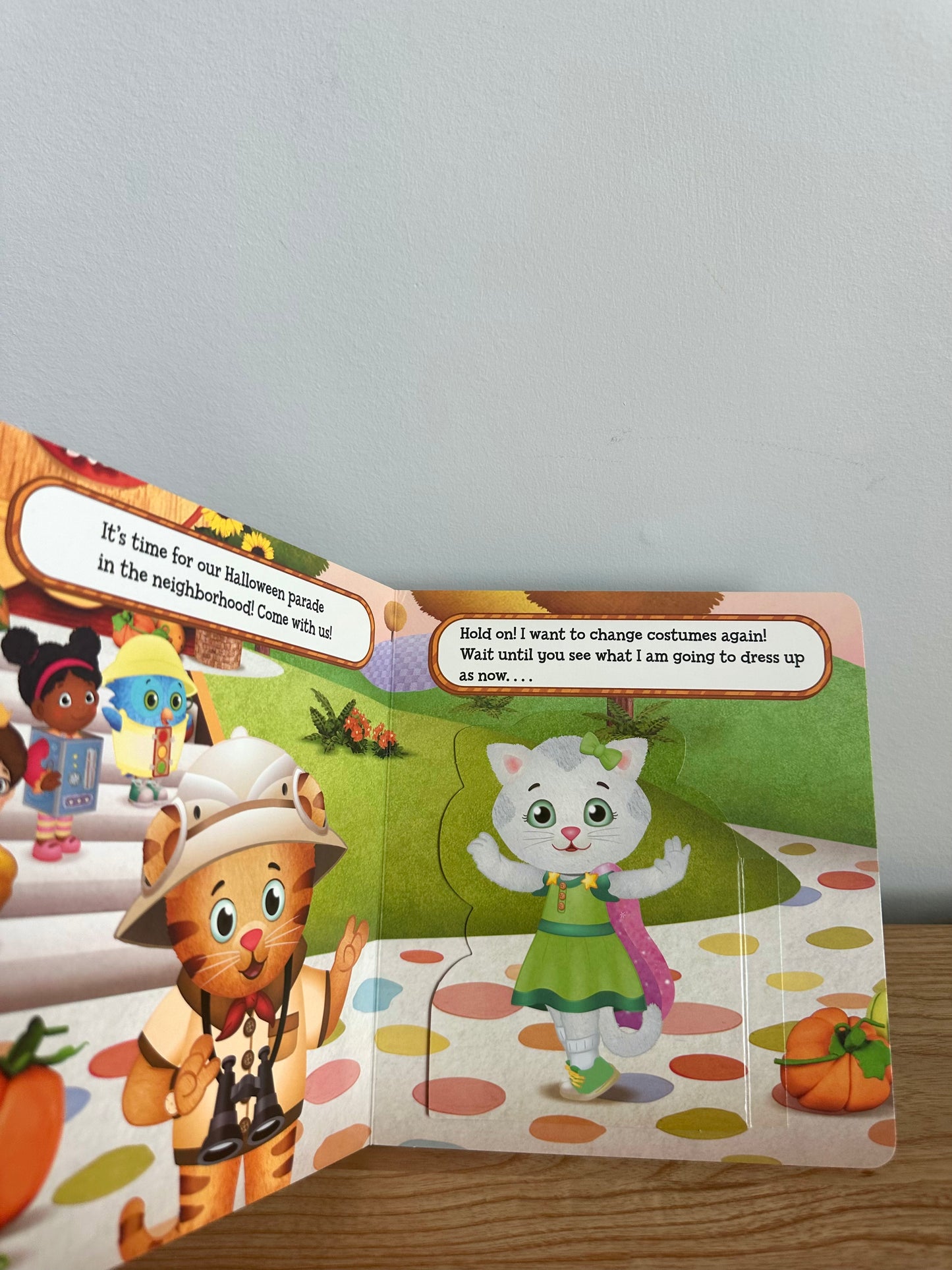 Happy Halloween Daniel Tiger Board Book / 0-3 years