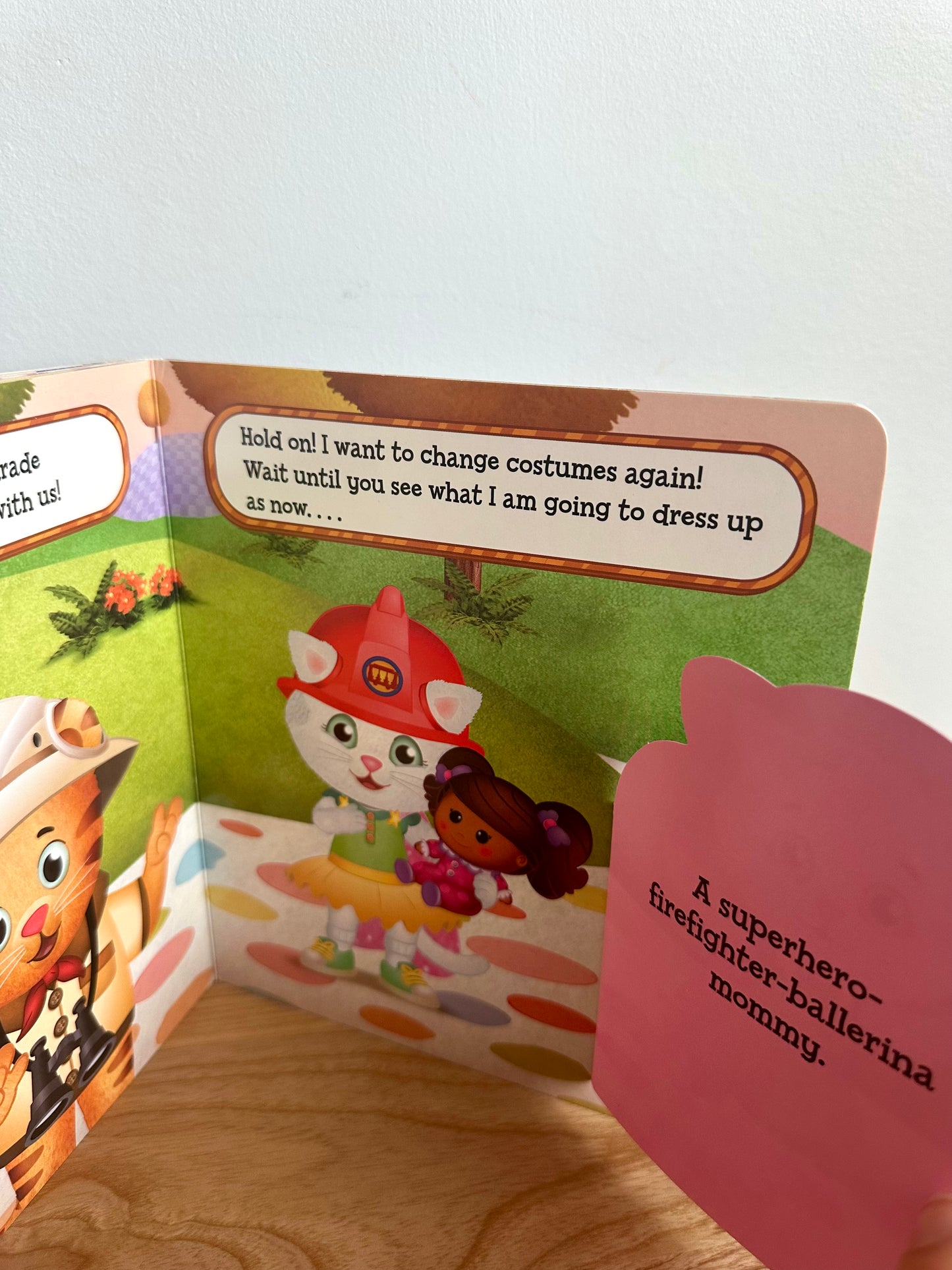 Happy Halloween Daniel Tiger Board Book / 0-3 years