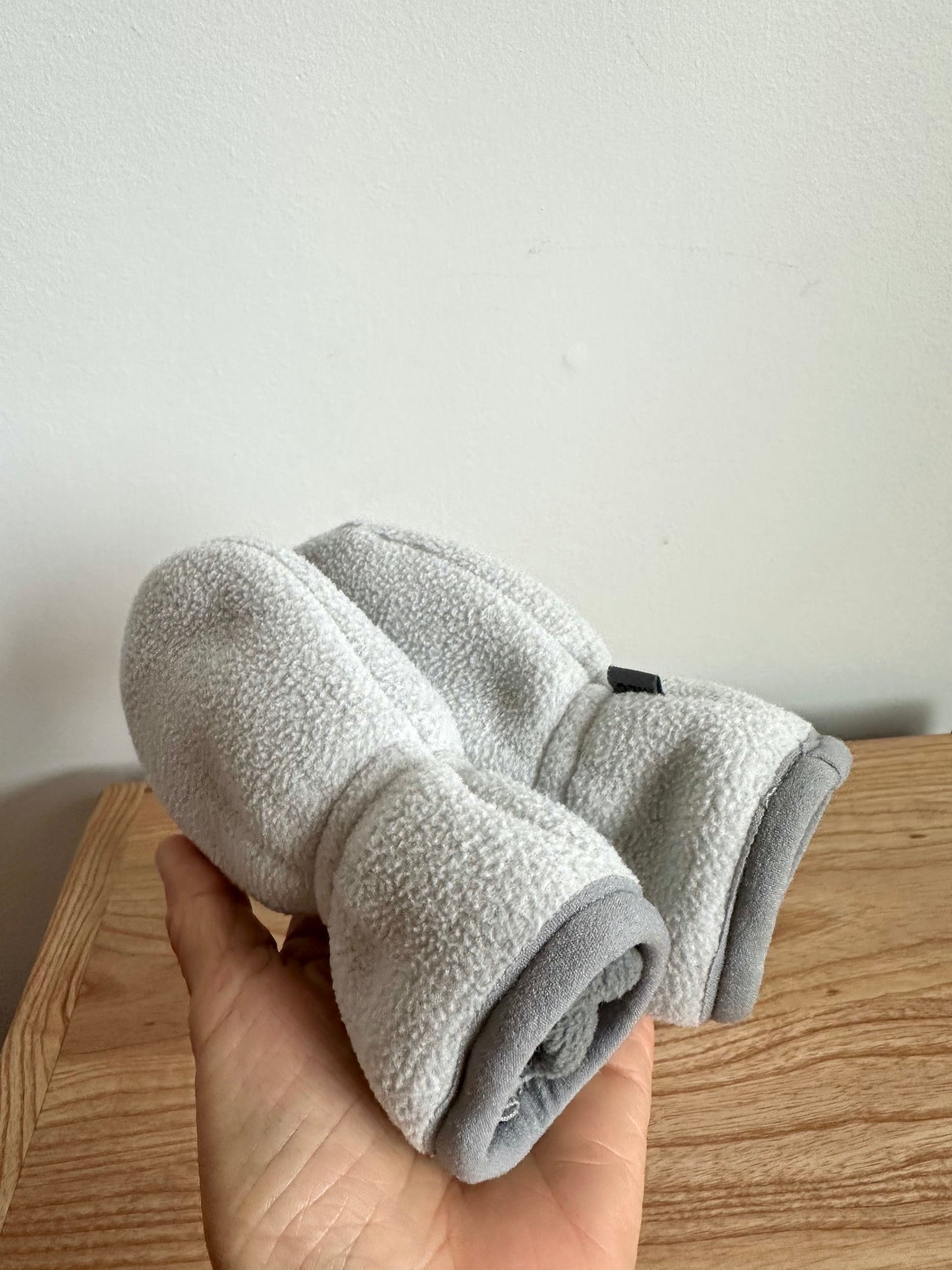MEC Light Grey Fleece Mittens / 6-12m