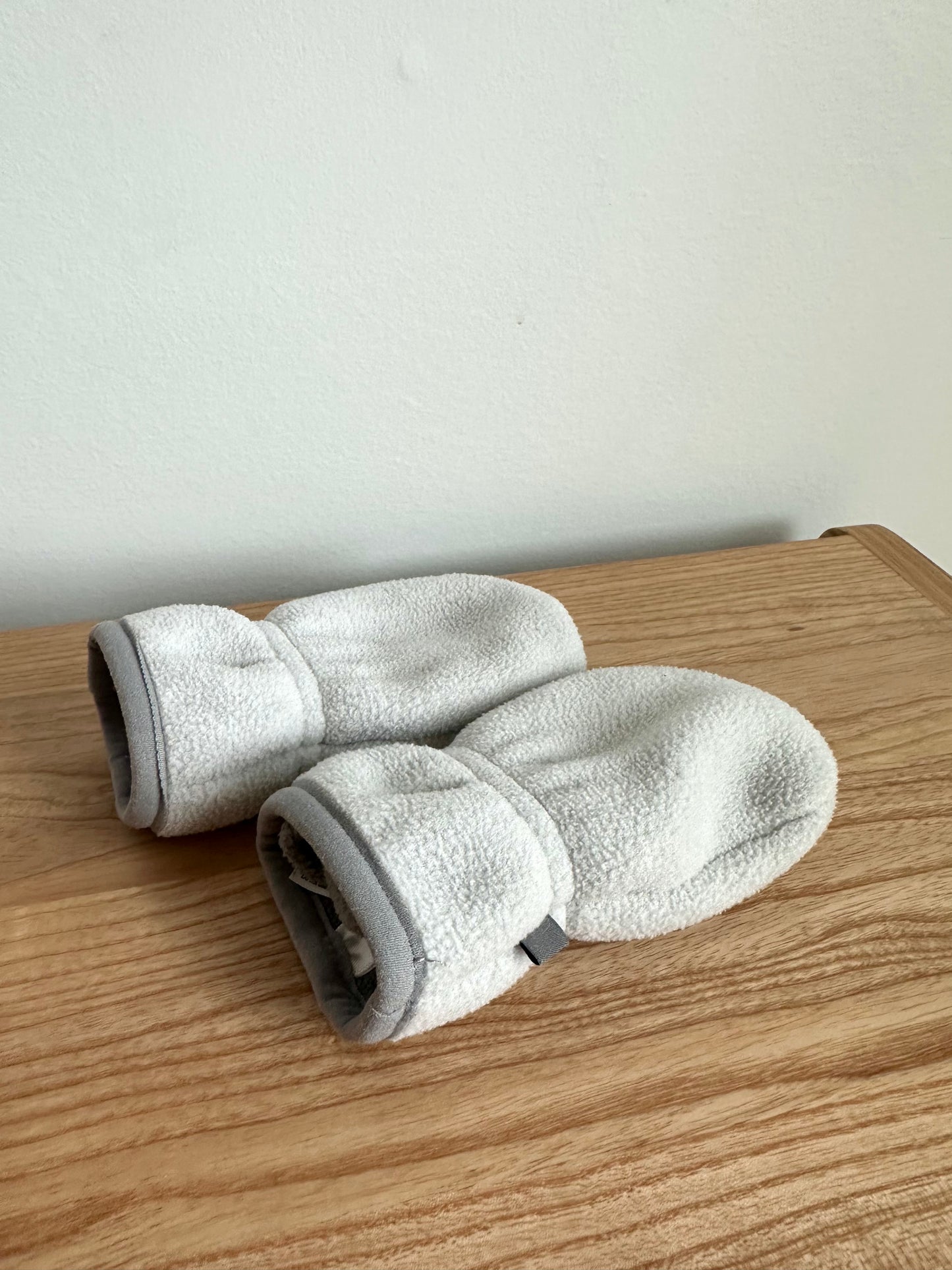 MEC Light Grey Fleece Mittens / 6-12m