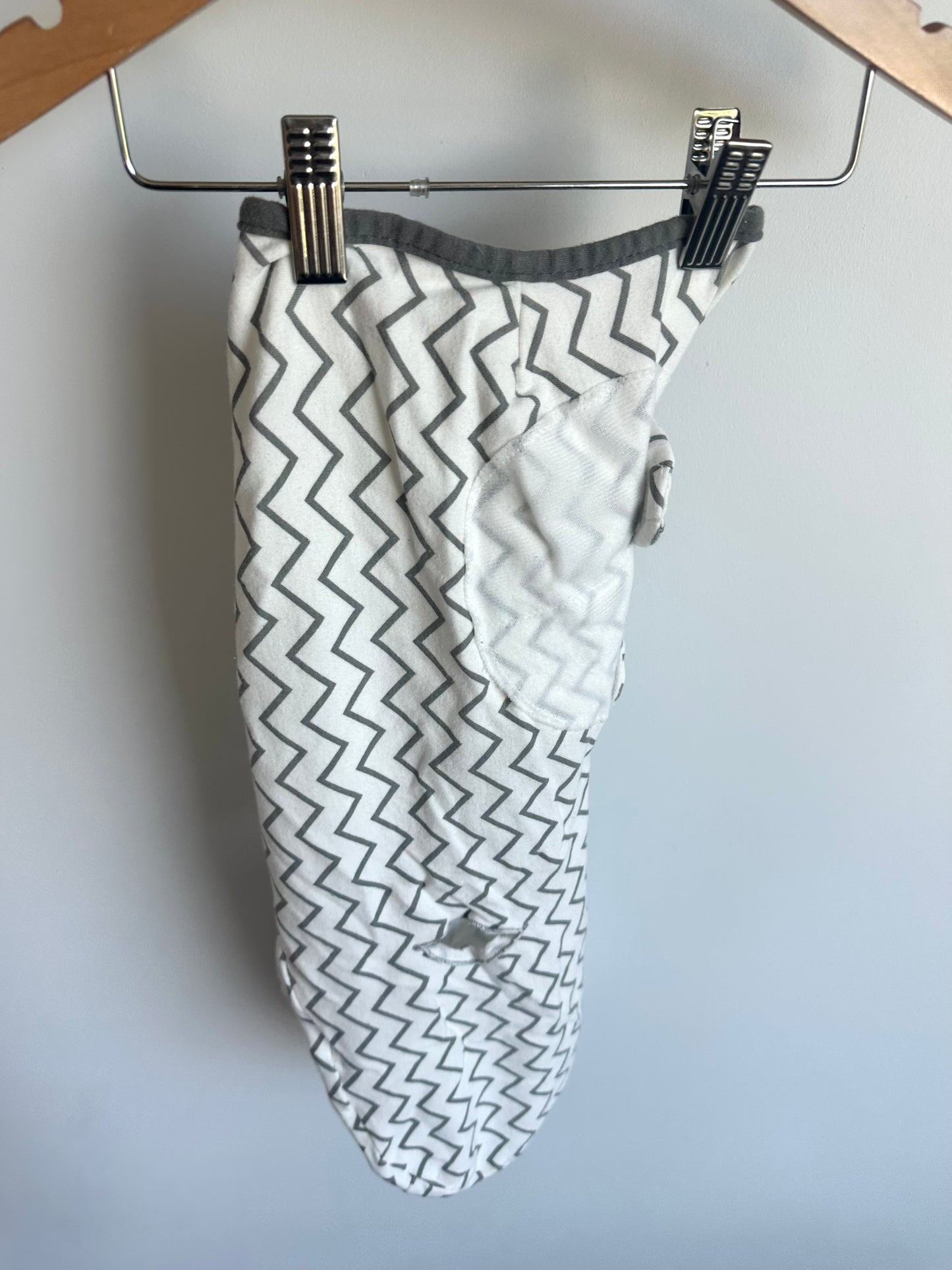 Set of 2 Grey Pattern Swaddles / 0-3m (7-14lbs)