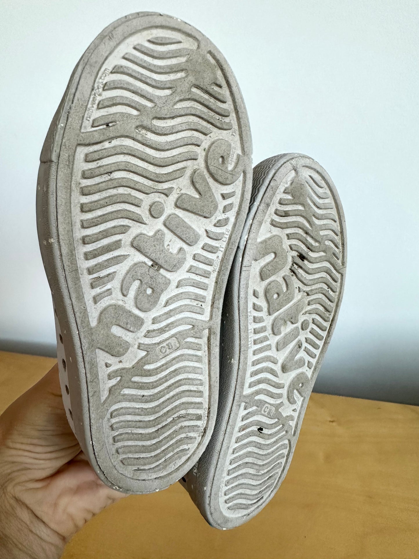 Grey Speckled Native Shoes / Size 8 Toddler