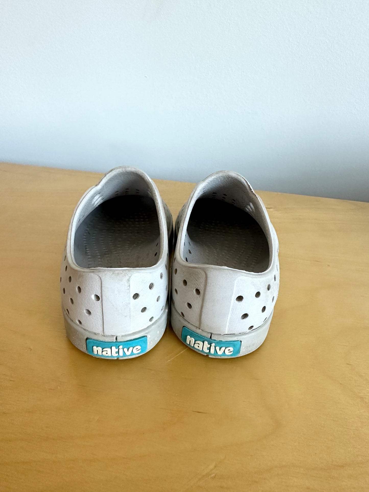 Grey Speckled Native Shoes / Size 8 Toddler