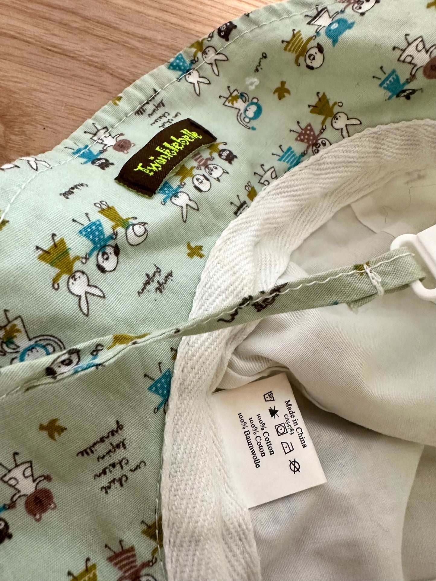 Characters Holding Hands Strap Hat / 0-6m
