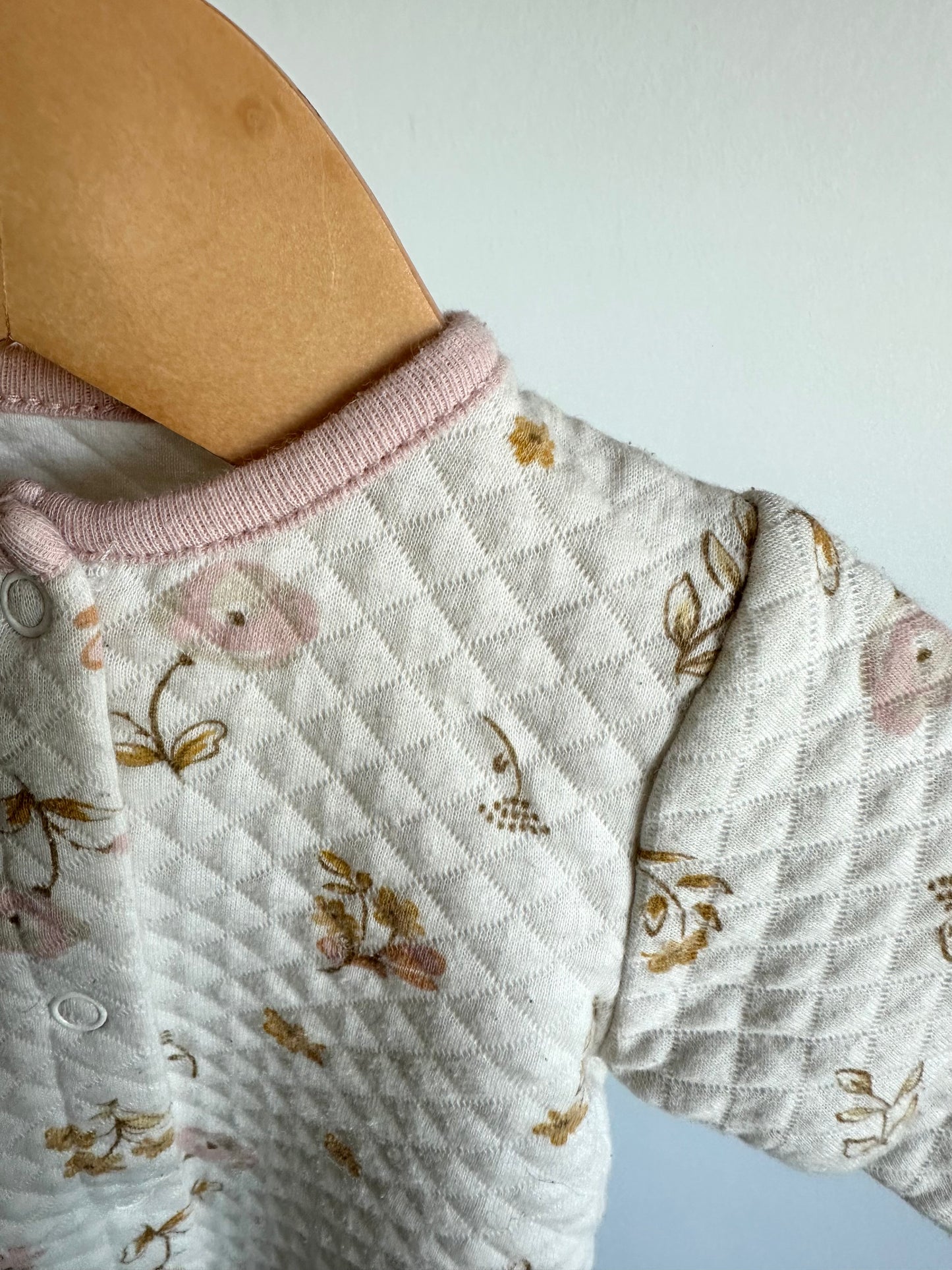White Floral Snap Sleeper / 0-3m