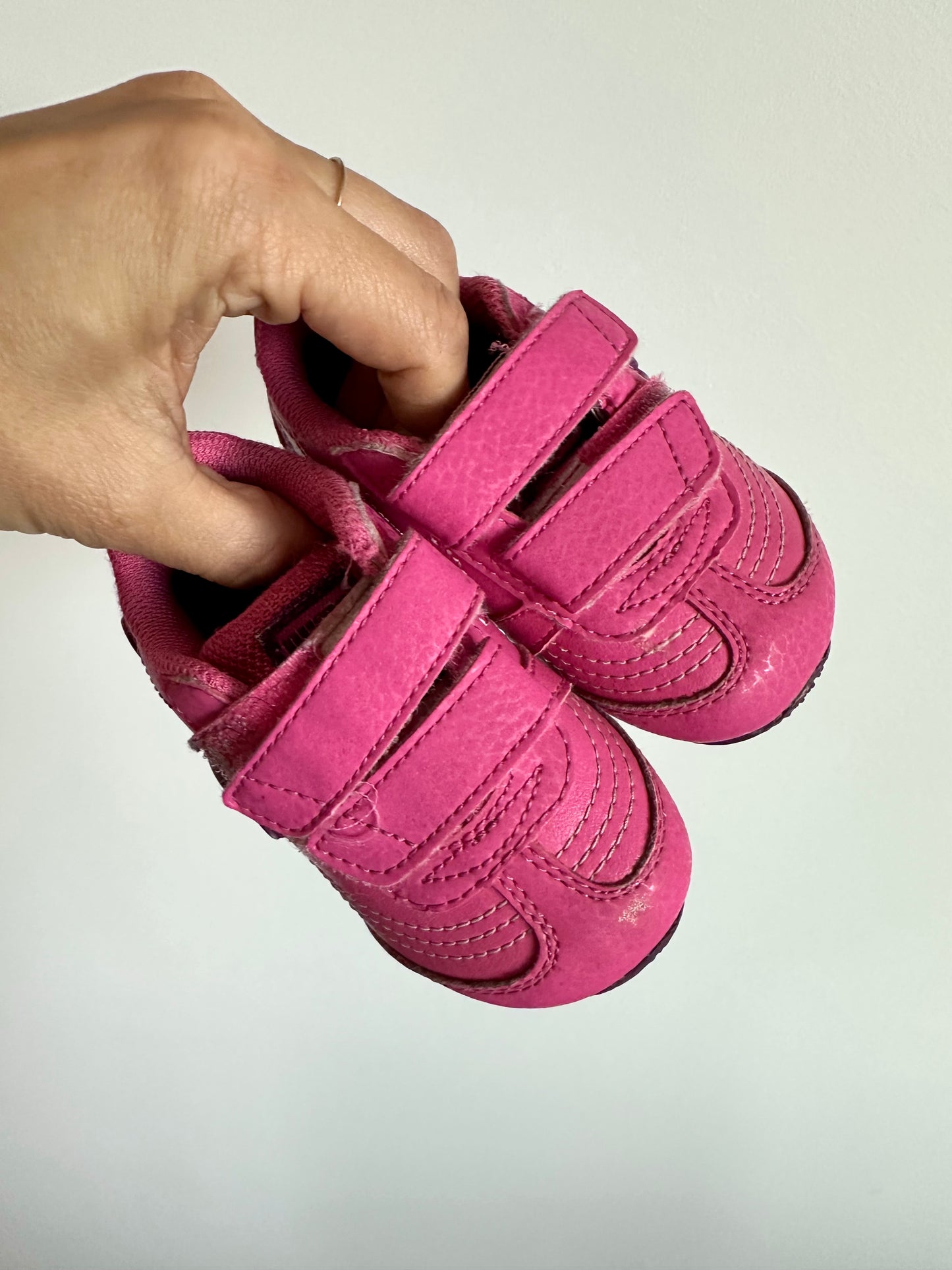 Pink Puma Velcro Light Up Sneakers / Size 4 Toddler