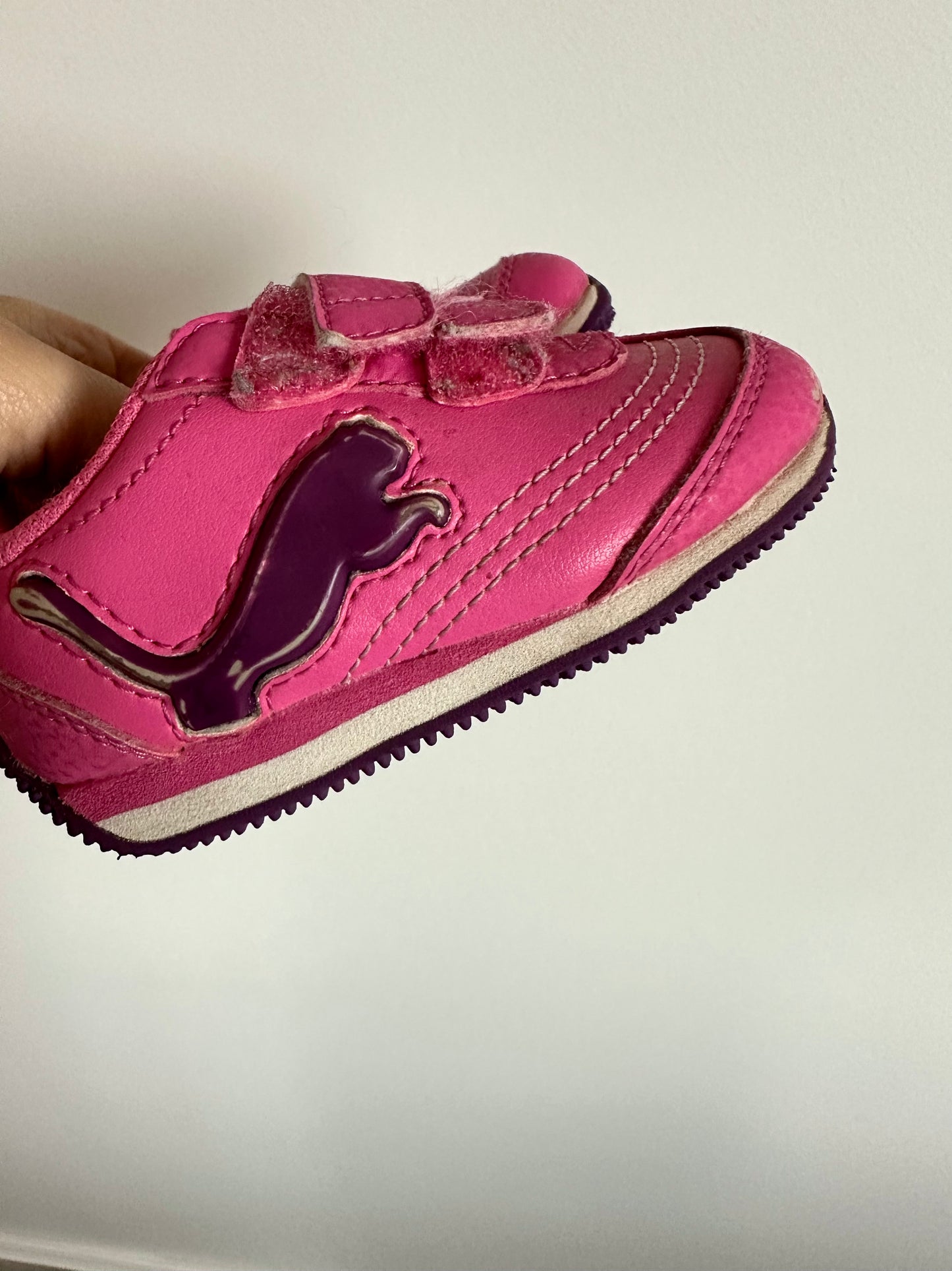 Pink Puma Velcro Light Up Sneakers / Size 4 Toddler