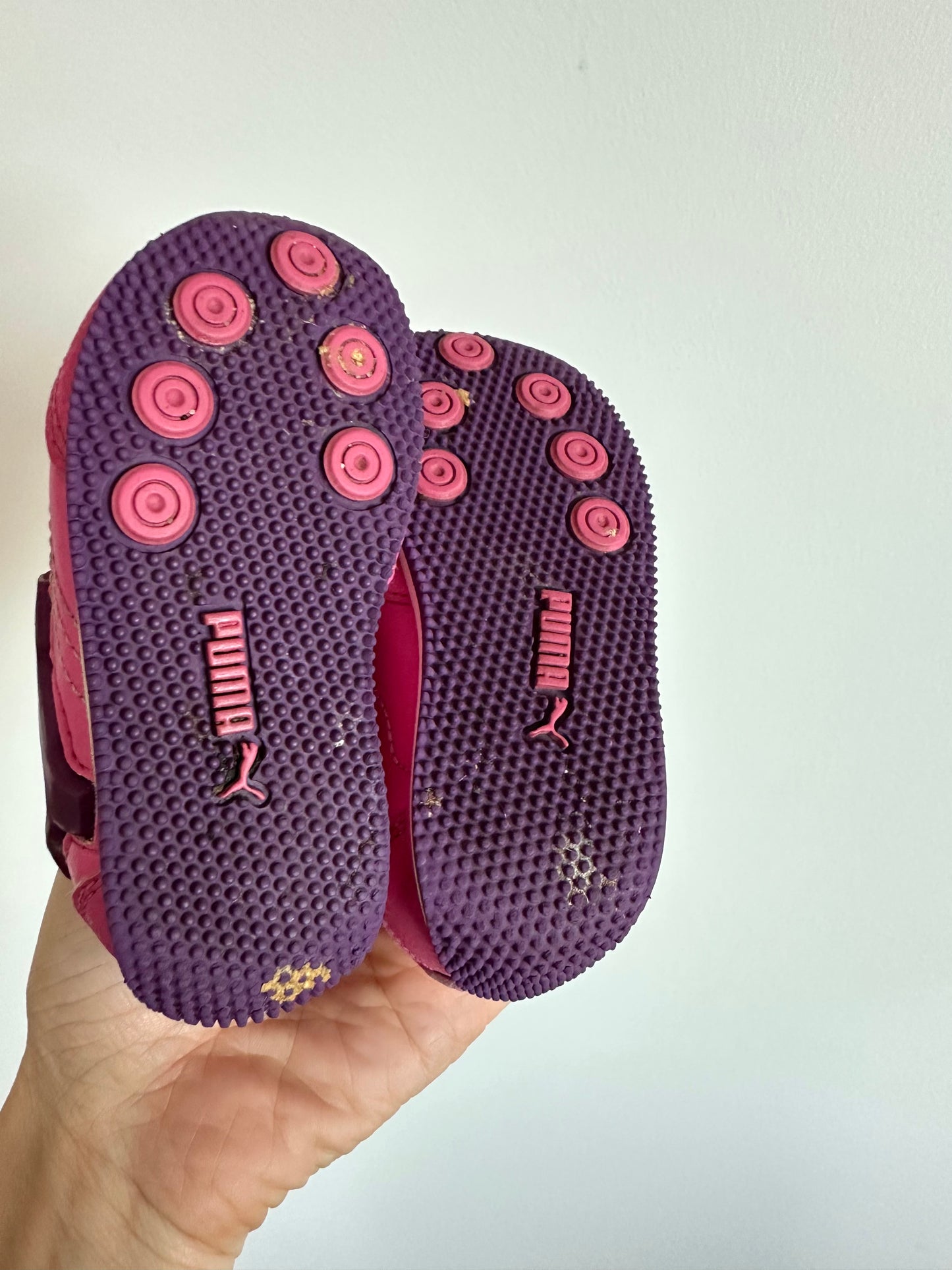 Pink Puma Velcro Light Up Sneakers / Size 4 Toddler