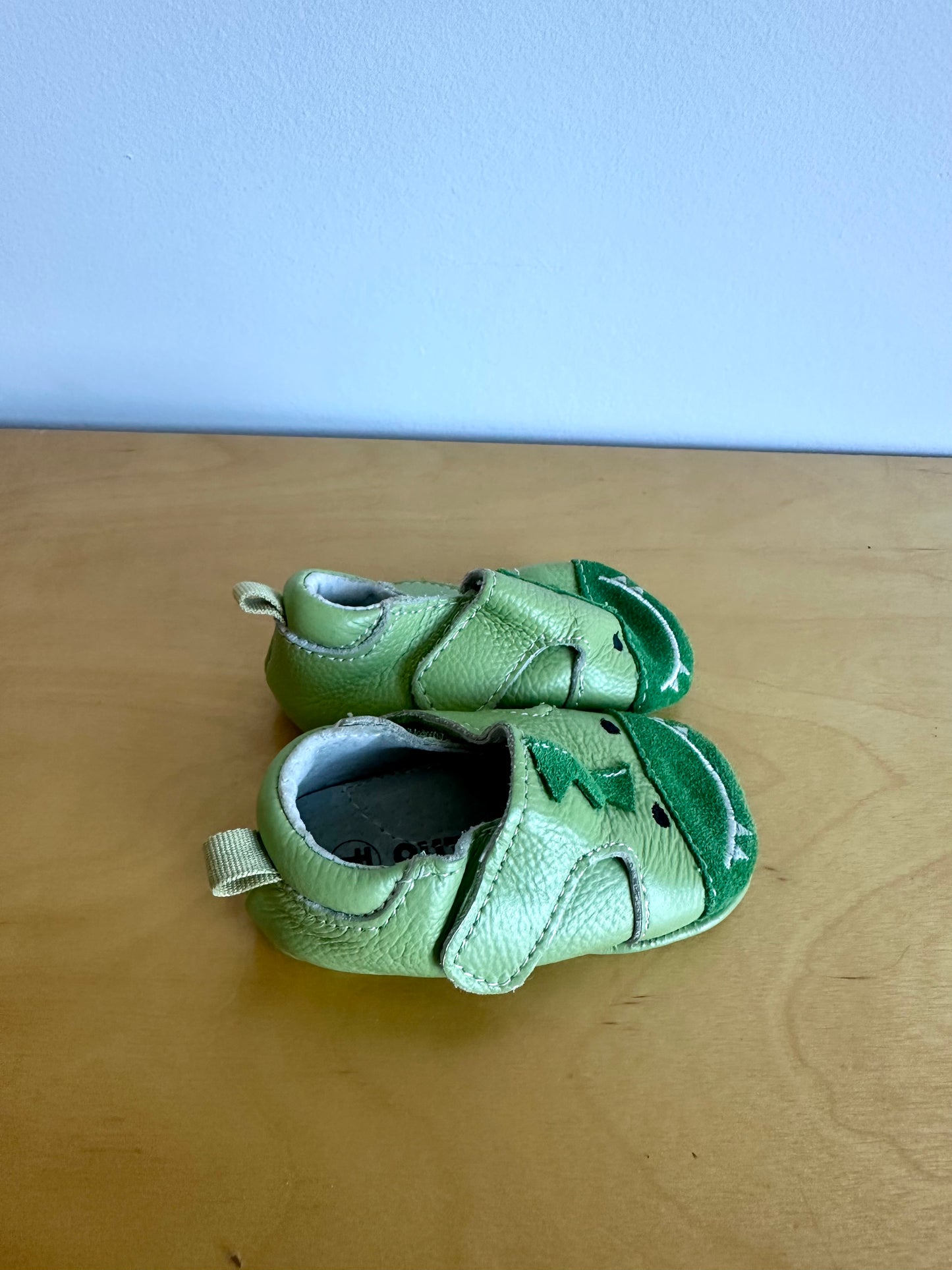 Aligator Soft Sole Shoes / Size 4 Infant
