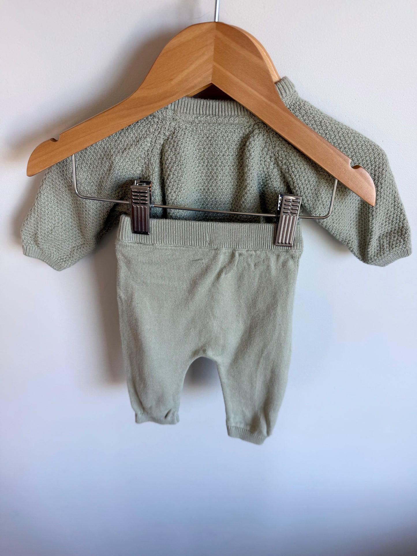 H&M Pistachio Sweater + Pants Set / 1-2m