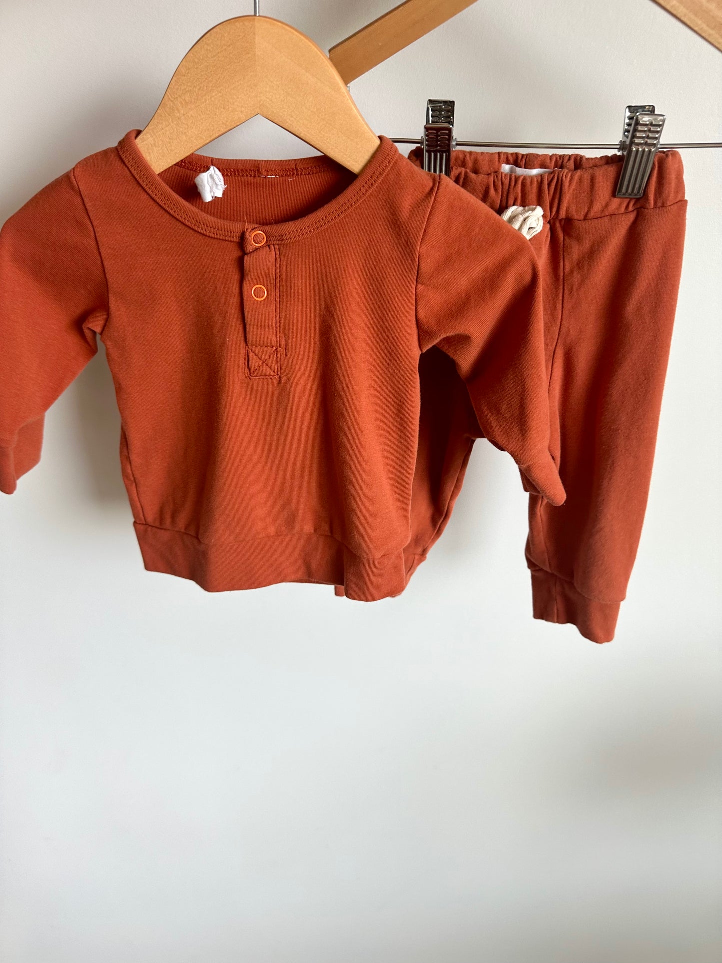 Orange Top + Pants Set / 6-9m