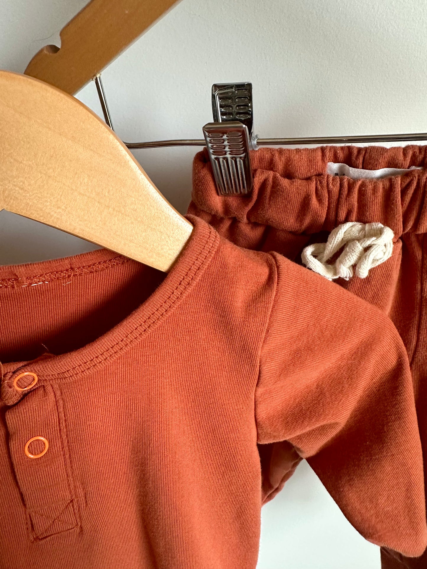 Orange Top + Pants Set / 6-9m