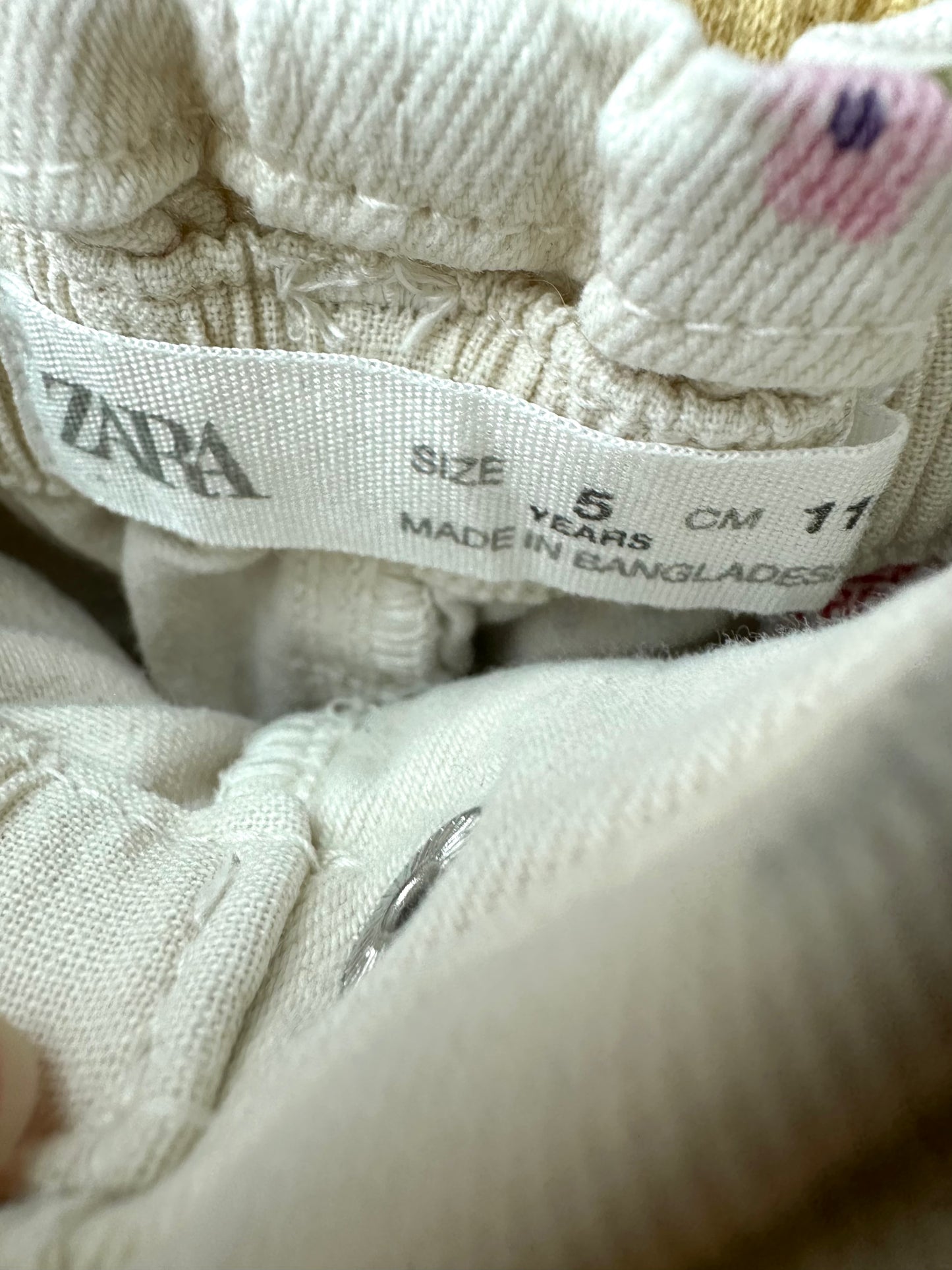 Zara Stretch Jean Floral Shorts / 5 years