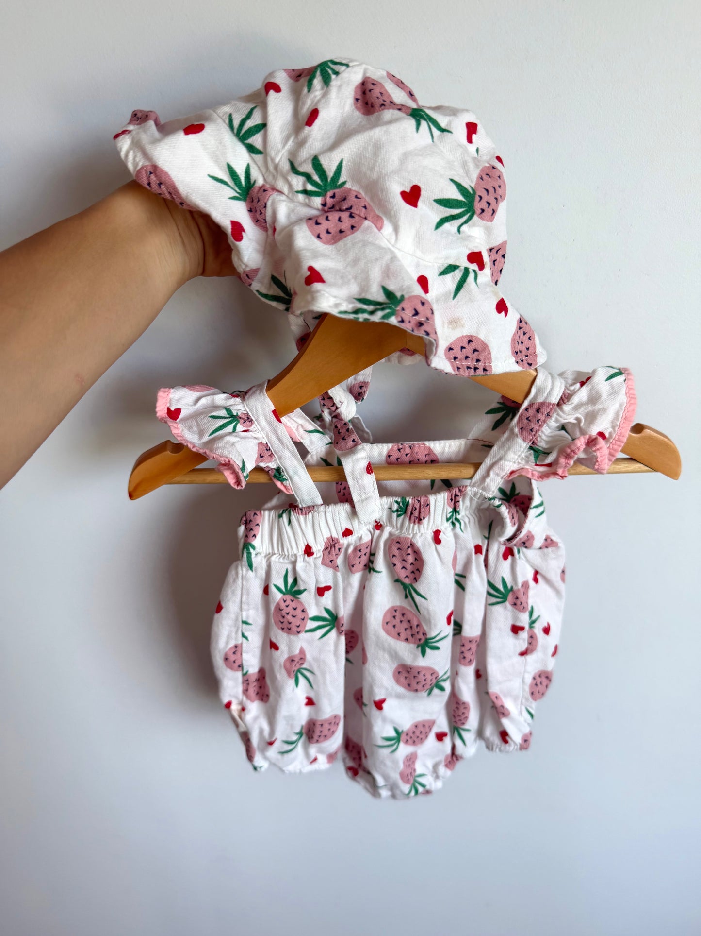 Romper Heart Fruit + Hat Set / 6m?