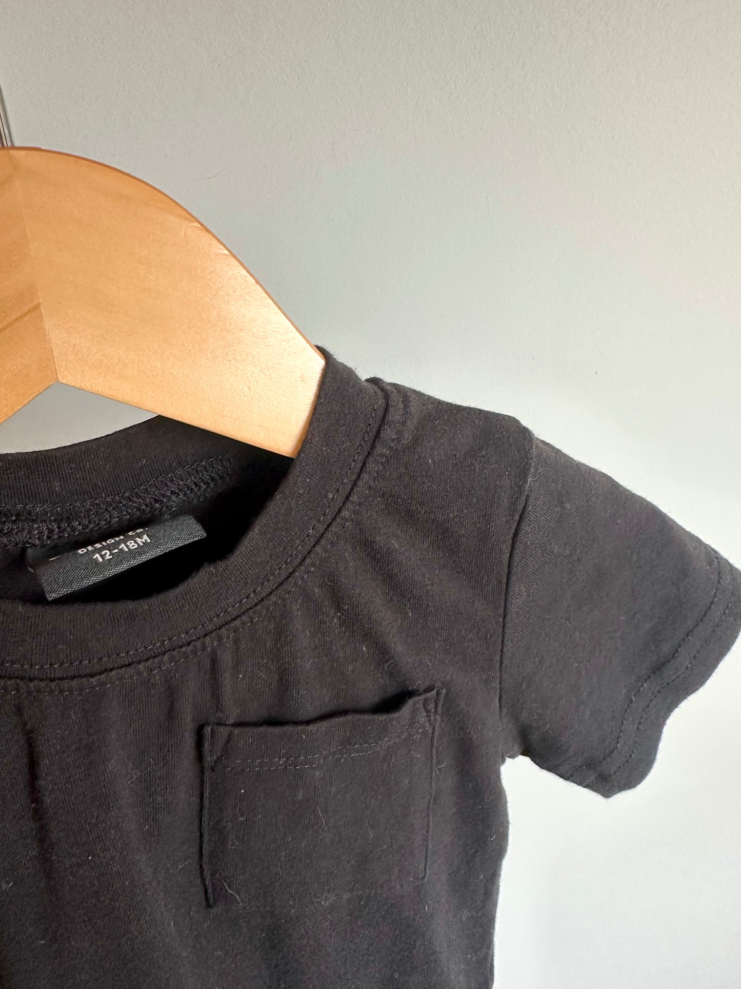 Black Pocket T-Shirt / 12-18m
