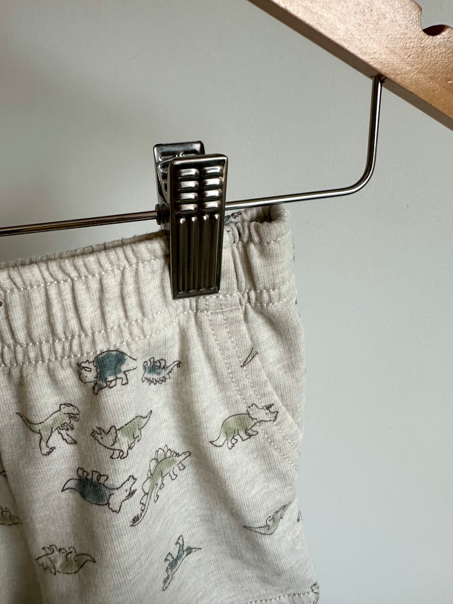 Cream Dino Shorts / 12m