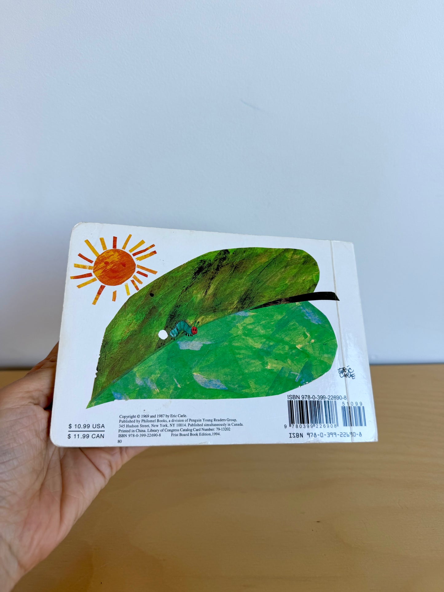 The Very Hungry Caterpillar Board Book / 0-3 years