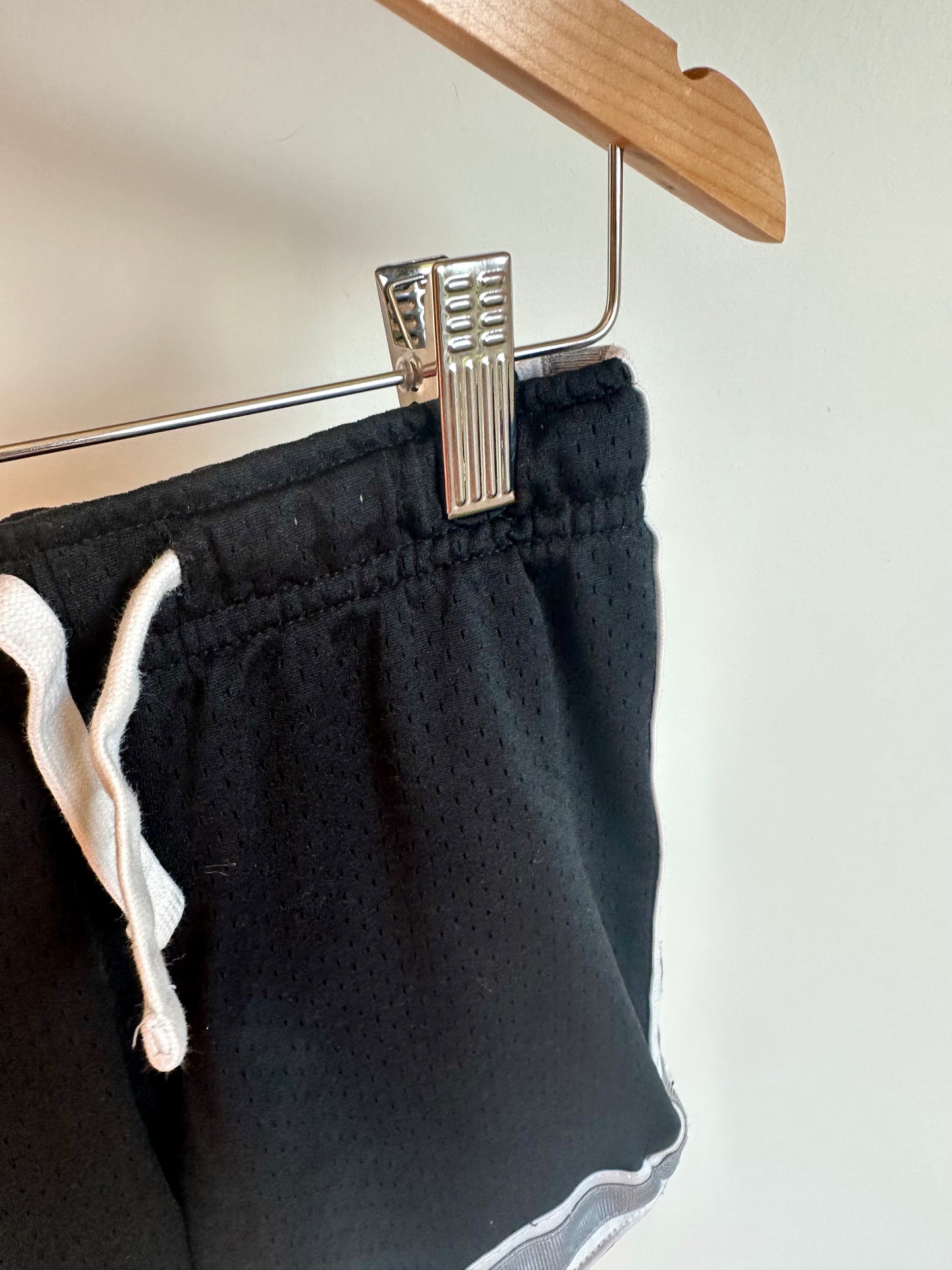 OshKosh Black + Grey Shorts / 3T